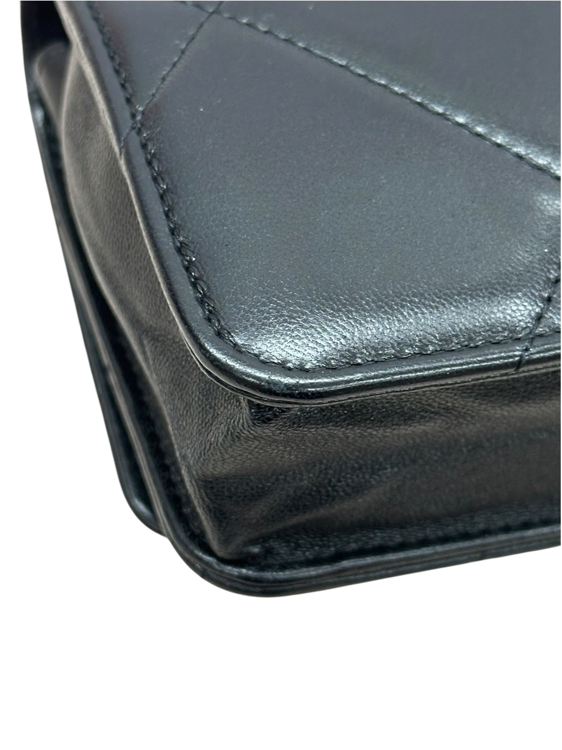 Pre-owned Chanel 19 Wallet on Chain / Product Code:082110