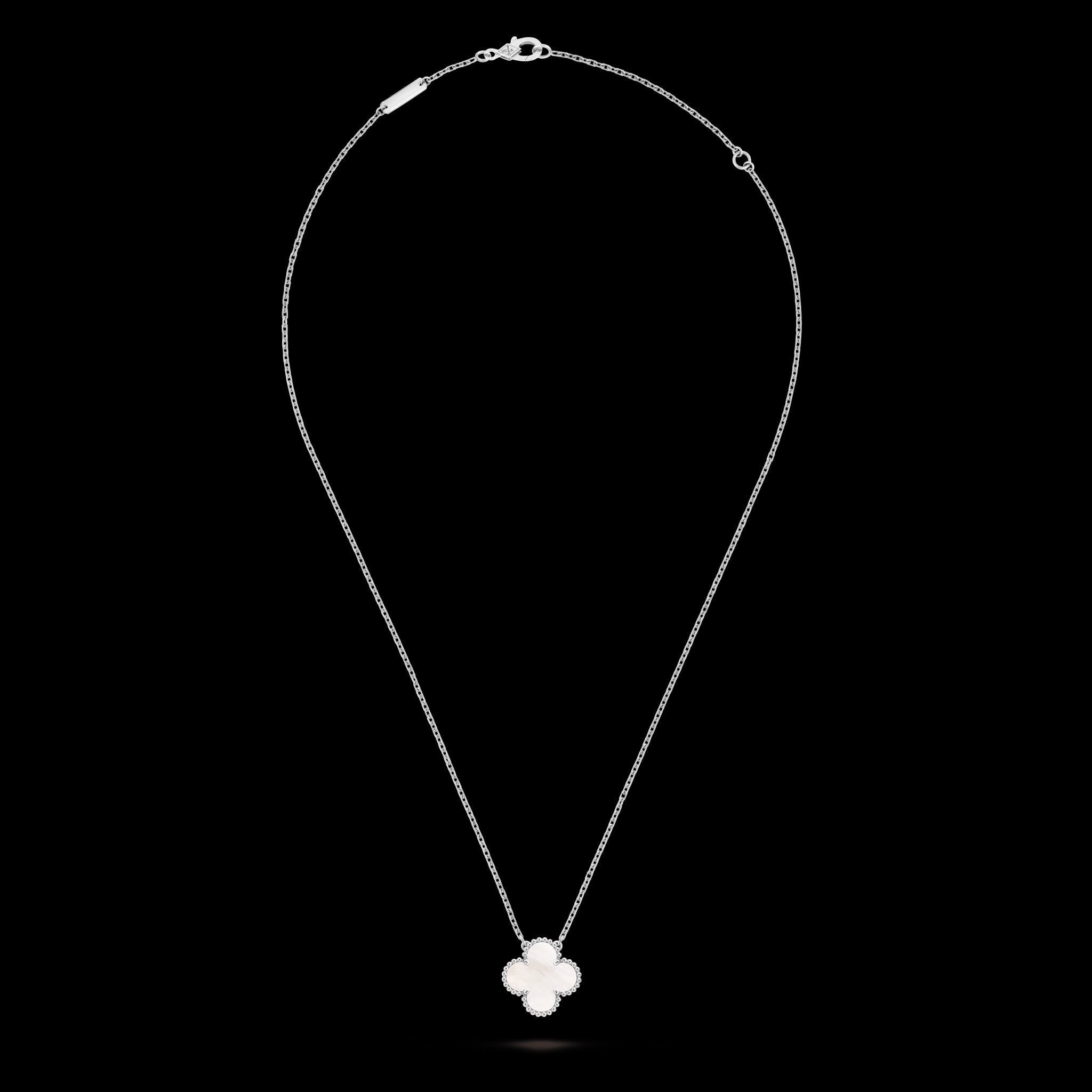 VAN CLEEF & ARPELS White Gold 18K Mother Of Pearl Vintage Alhambra Fine Necklace Vintage Alhambra吊墜 珍珠母貝白金18K頸鏈 100%Authentic, 99%New ✅證書✅Box