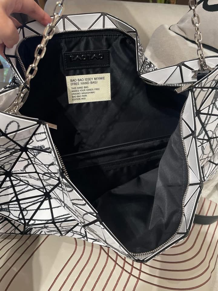 Issey miyake bao bao x RIKAKO NAGASHIMA 2way bag  100%Authentic, 98%New  ✅tap ✅Dust bag✅chain