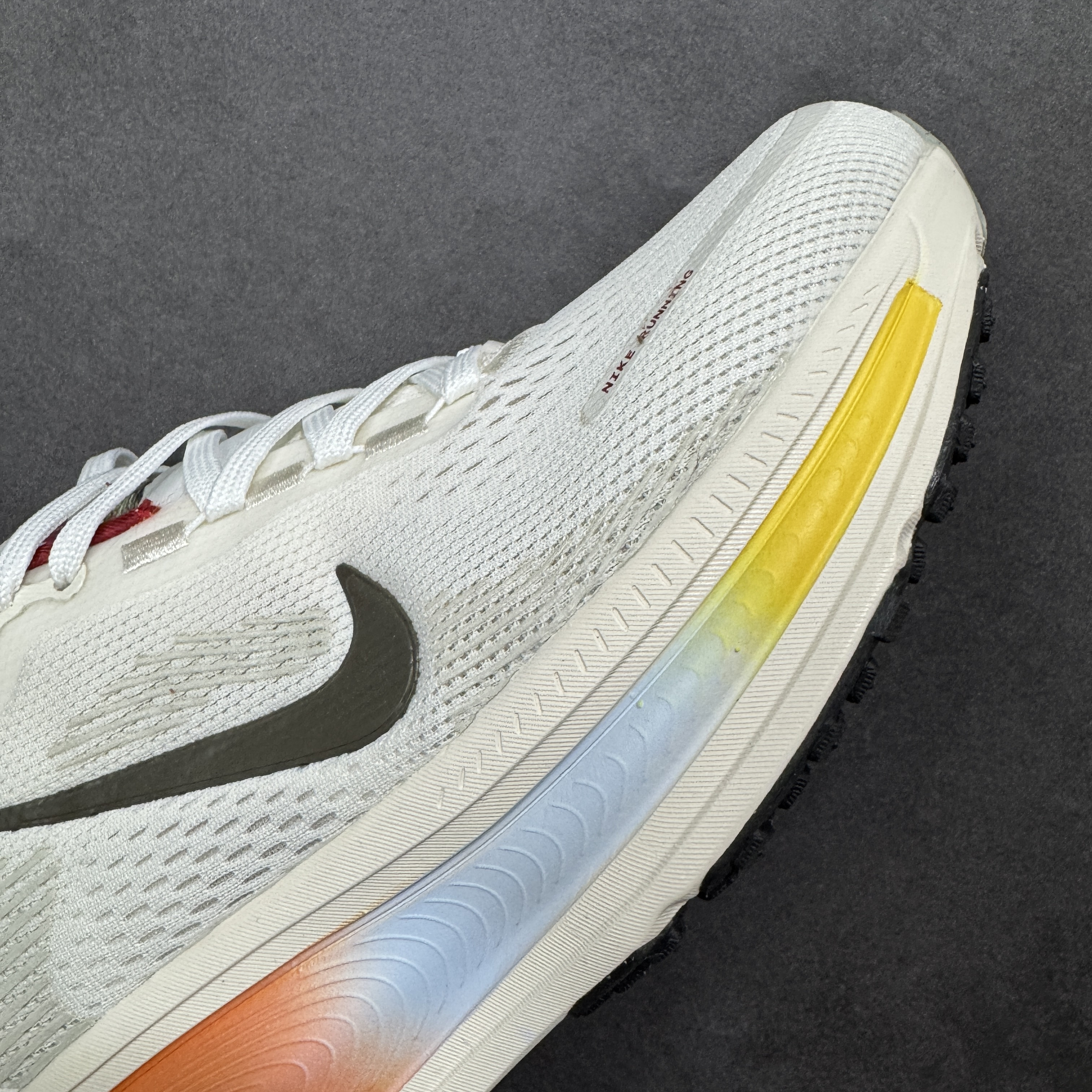 Nike Vomero 18Year of the Horse IQ1131-120