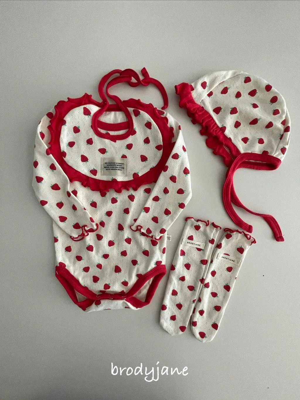 🇰🇷Brodyjane bonnet/bib/socks