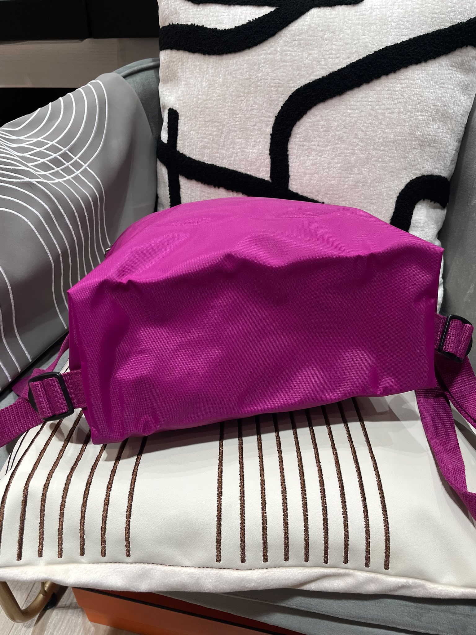 Longchamp Nylon Backpack 100%Authentic,98%New