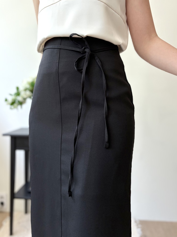 Noir Belted Skirt (Black)