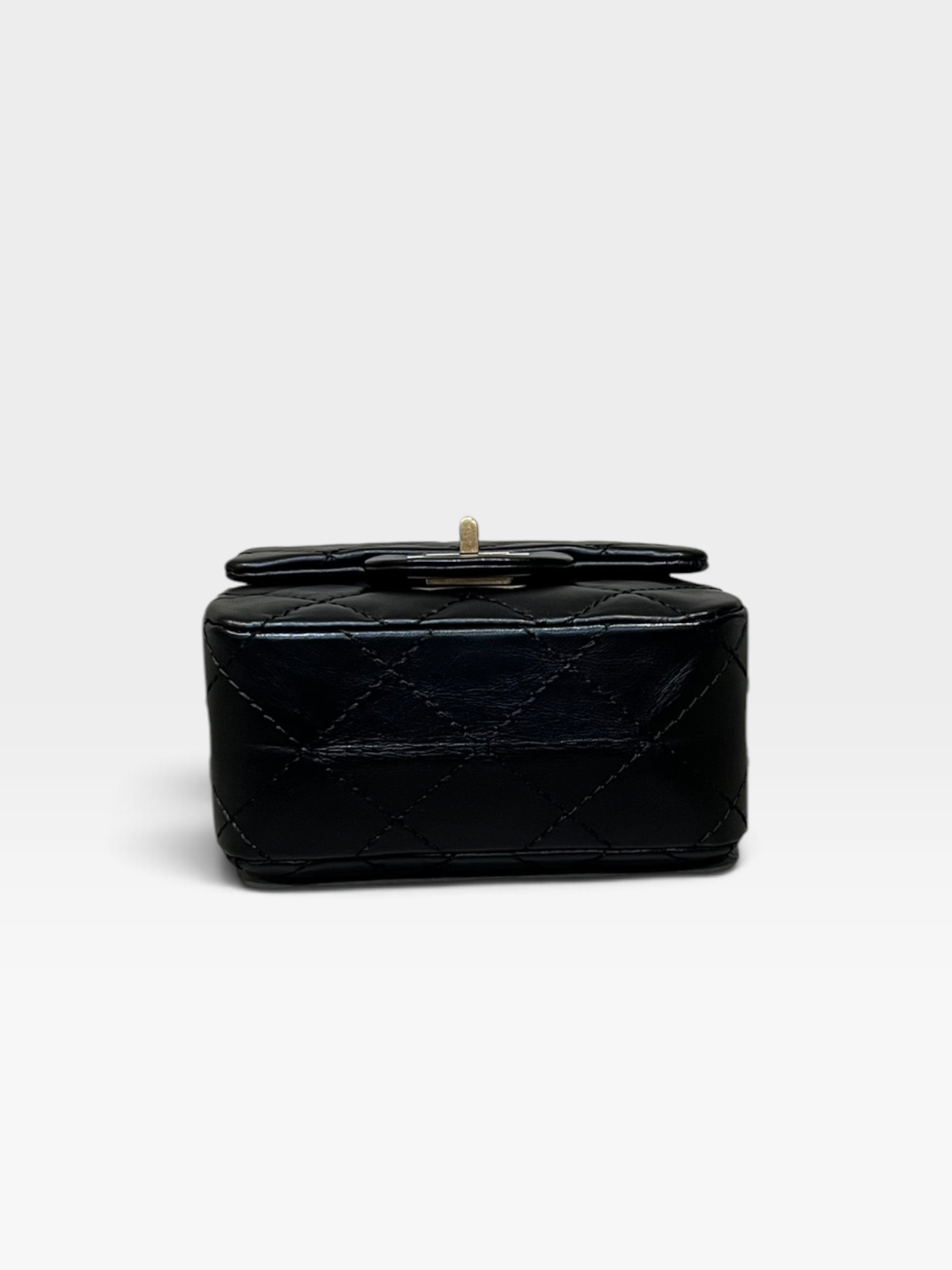 Pre-Owned Chanel 2.55/ K9907