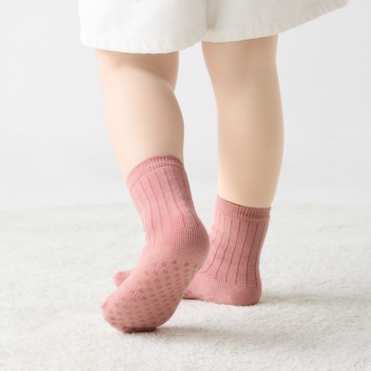 💚預訂 台灣直送💚兩色純色防滑中筒襪三對裝