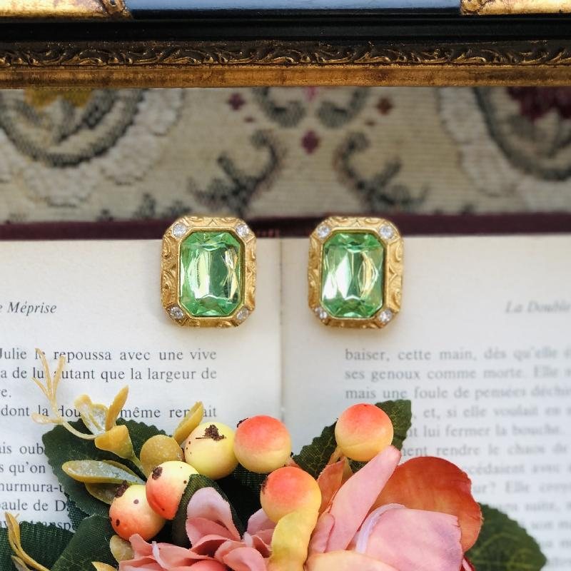 Classic 1980s Peridot Green Faceted Glass Statement Earrings(MT1877-6)