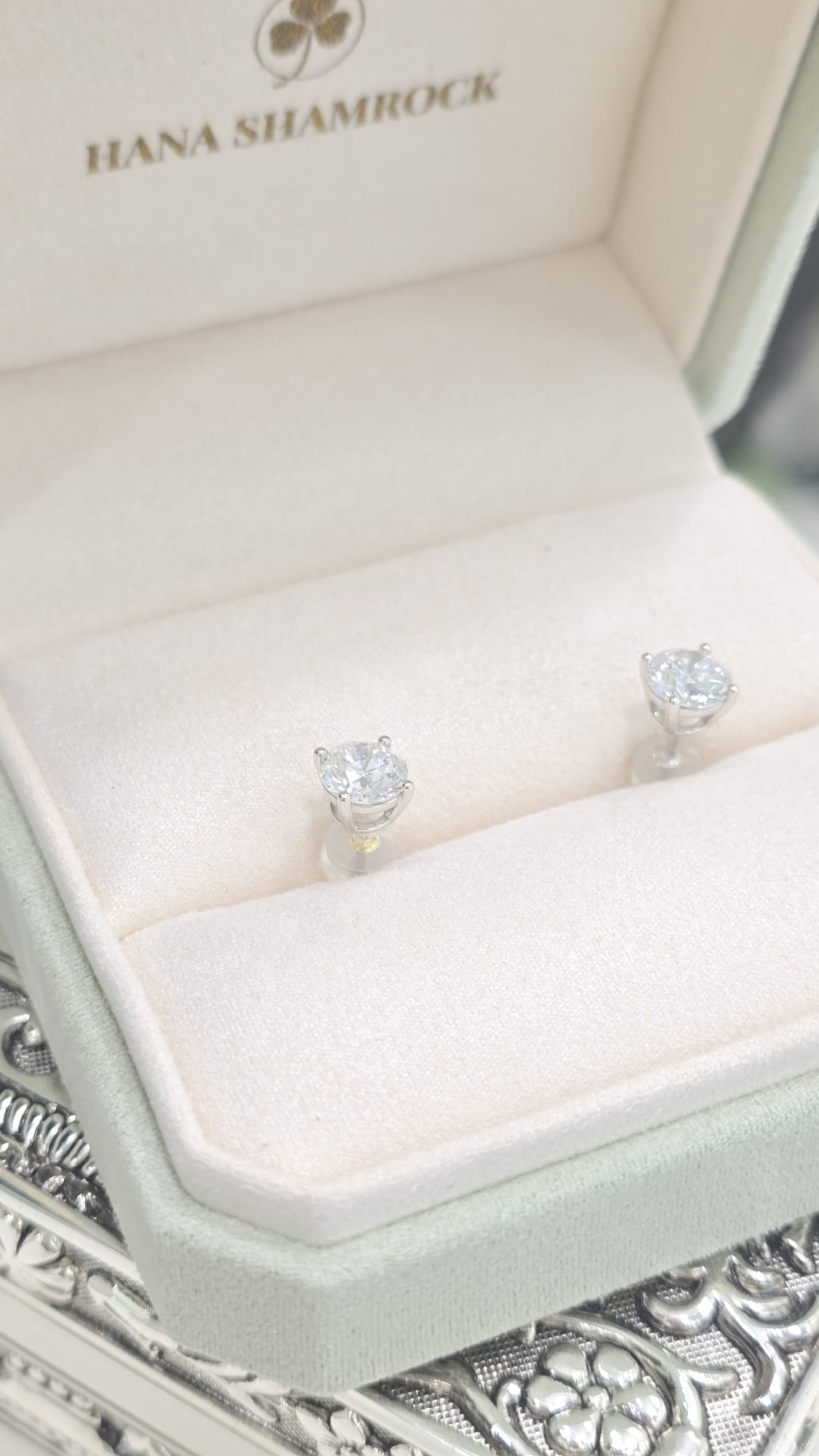 18K白圓形培育鑽石耳釘 D2.0ct/2