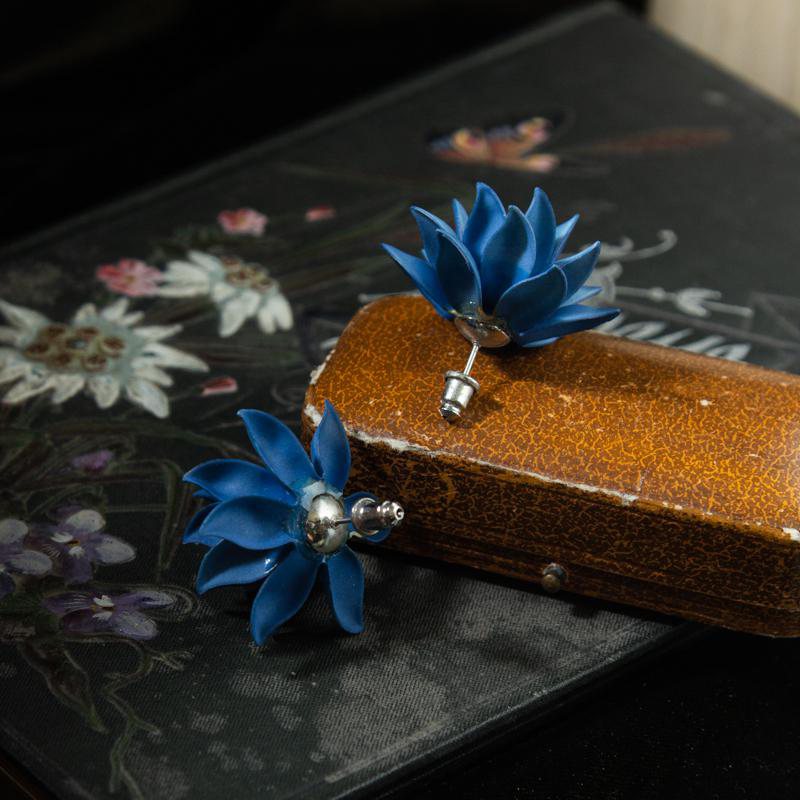 Mid-Century New Old Stock Plastic Flower stud Earrings (AC219)