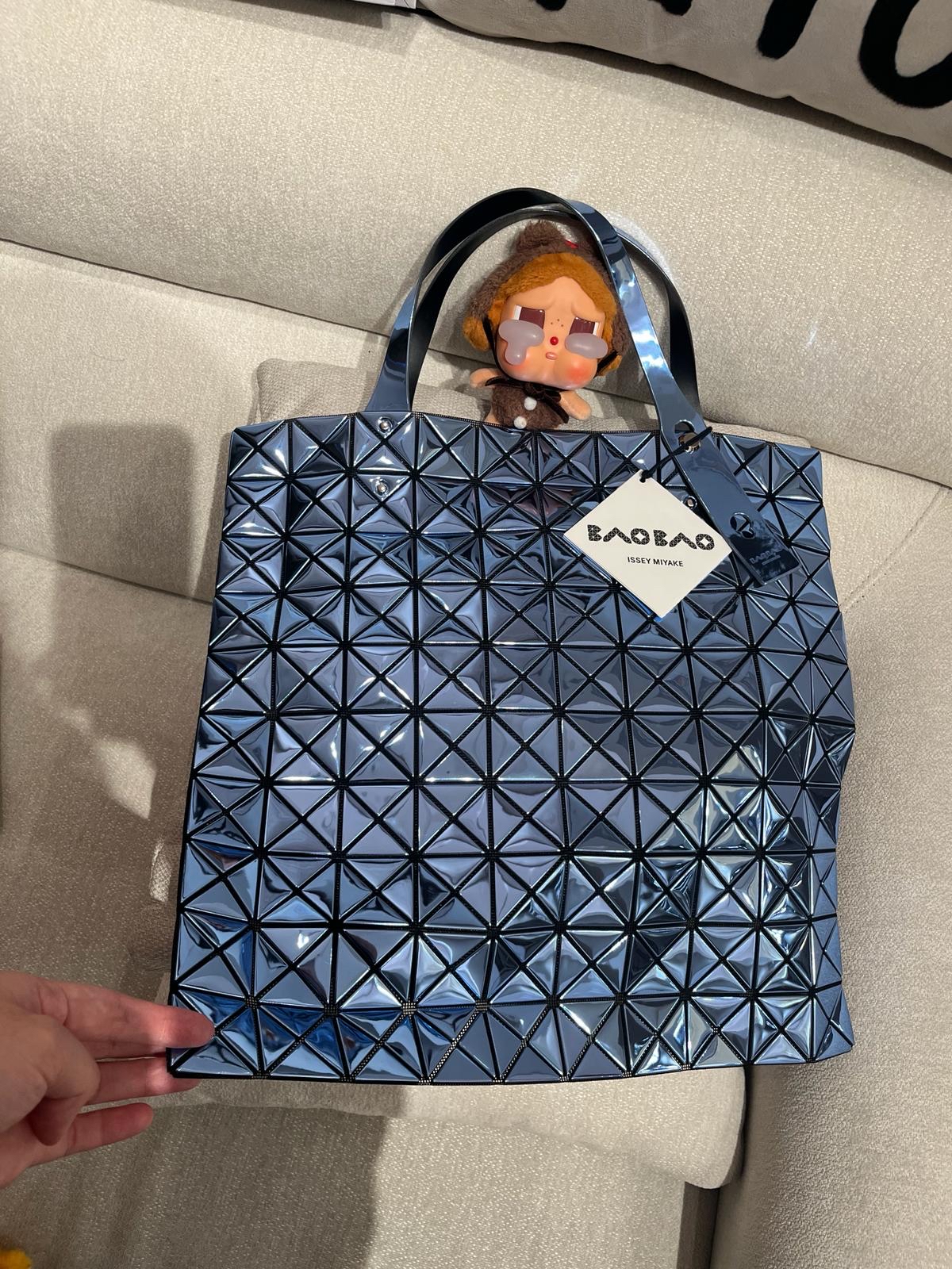 Issey Miyake Bao Bao Tote bag冰塊藍色 39.5cm 10x10 100%Authentic,99%new unused✅certificate✅dust bag 