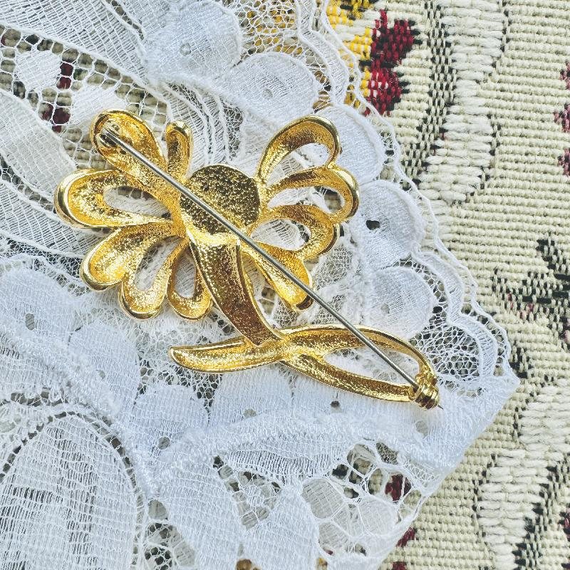 Vintage Faux Pearl and Rhinestone Accented Golden Floral Brooch (MT2070-9)