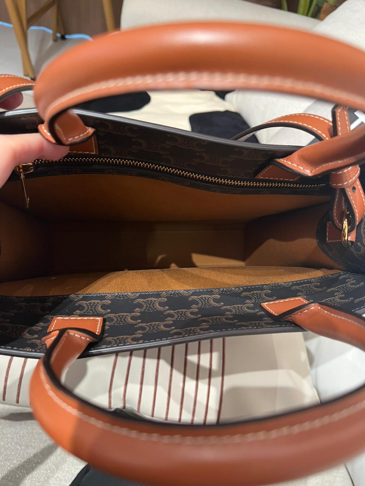 Celine vertical cabas small tote in triomphe  100%Authentic ,98%new✅塵袋 