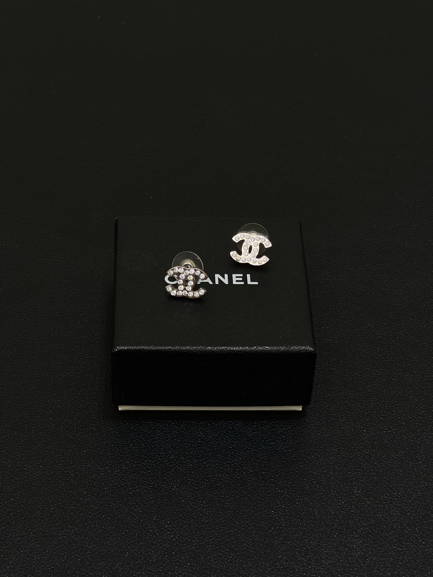 【預訂貨品】CHANEL經典雙C水鑽耳環