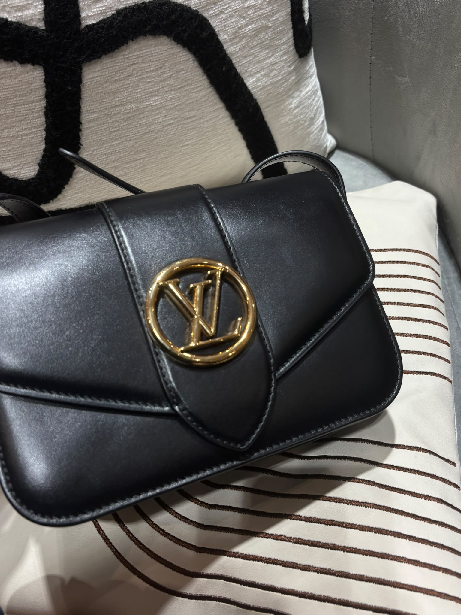 LV Pont 9 黑色小牛皮shoulder bag M55948 100%Authentic, 93%New ☑️Dust bag