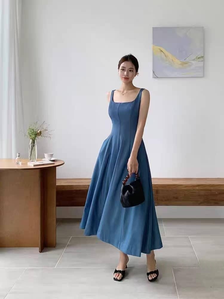 Vintage-Inspired Fit-and-Flare Dress with Wide Straps and Square Neckline ‖ 复古方领修身大摆吊带连衣裙 KR021641152