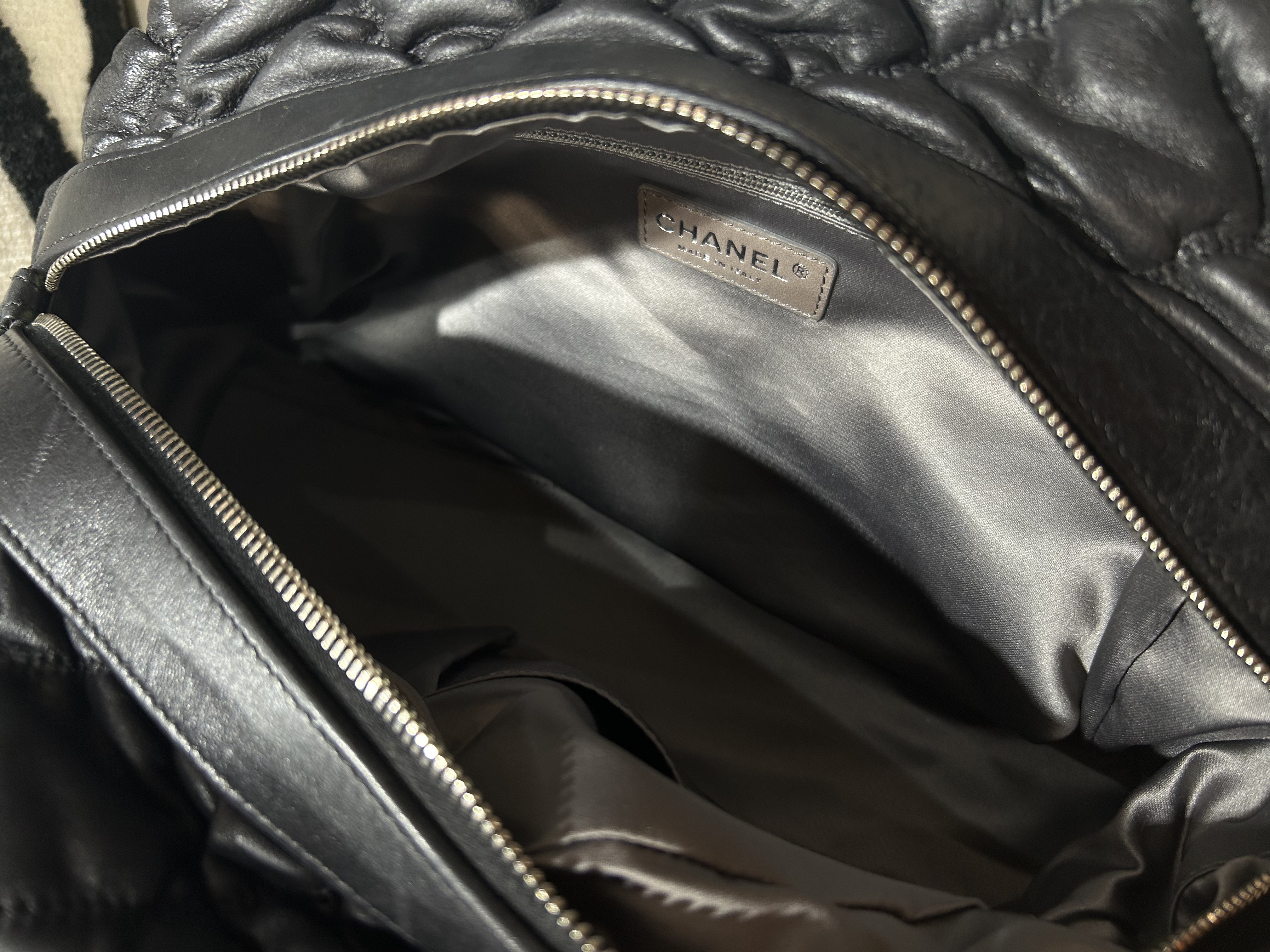 Chanel Calfskin Bubble Shoulder Bag Black 100%Authentic, 90%New ☑️12Card☑️Dust bag
