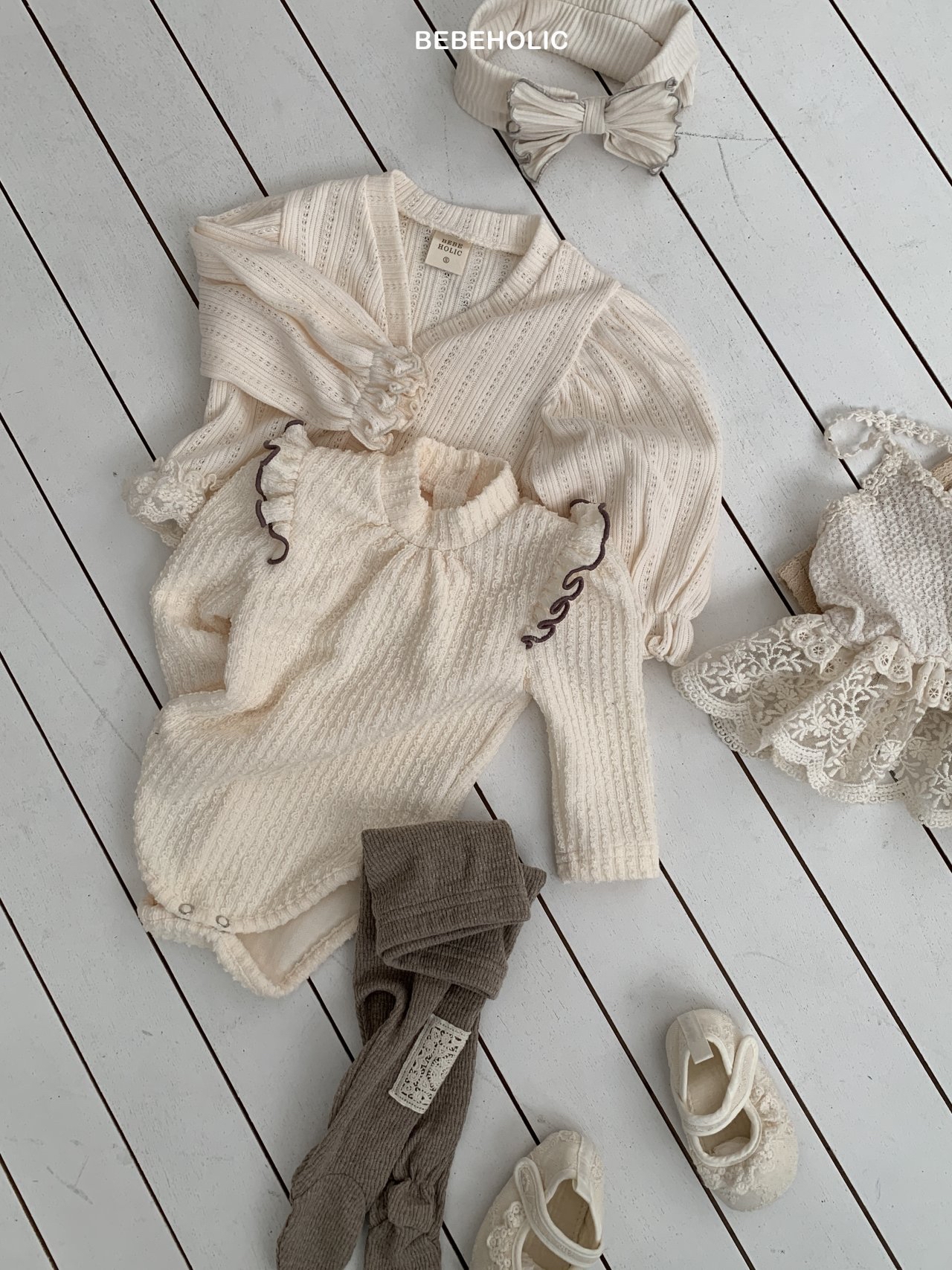 🌸預訂 韓國直送🌸🇰🇷BEBEHOLIC兩色花邊袖長袖包屁衣