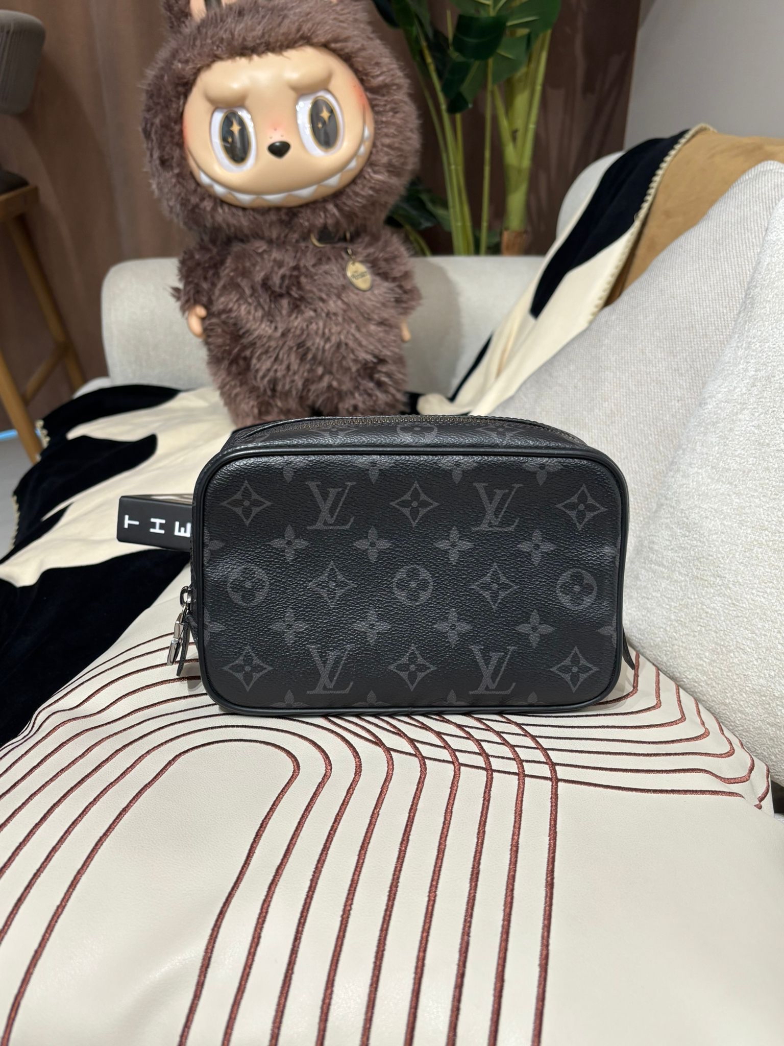 Lv Toilette Trousse Toilette M43384 100%Authentuc, 95%New