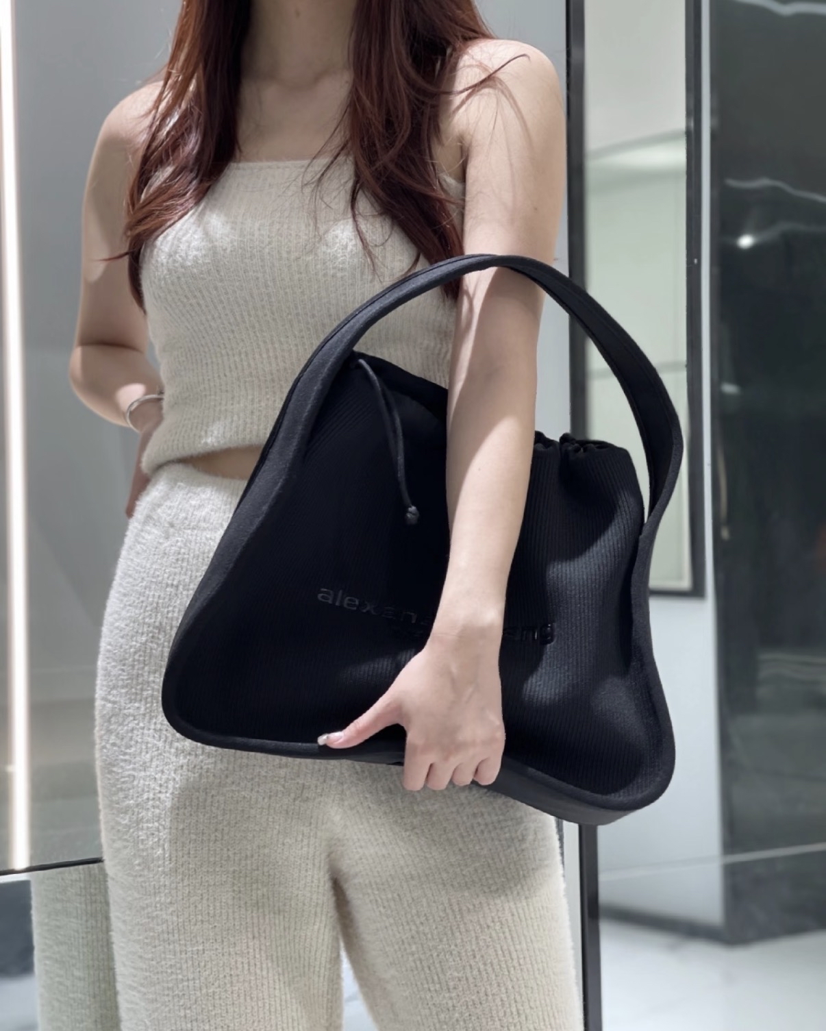 折扣✨訂貨📮 Alexander Wang large Ryan bag   大size 上到膊！ Size 38x30x11.5cm 放到電腦iPad A4文件超實用