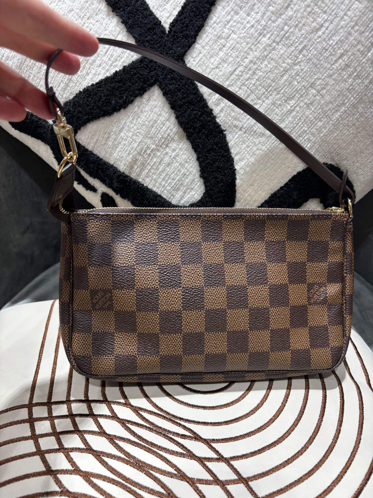 未使用品 LV Pochette Monogram 100%Authentic, unused 未使用品
