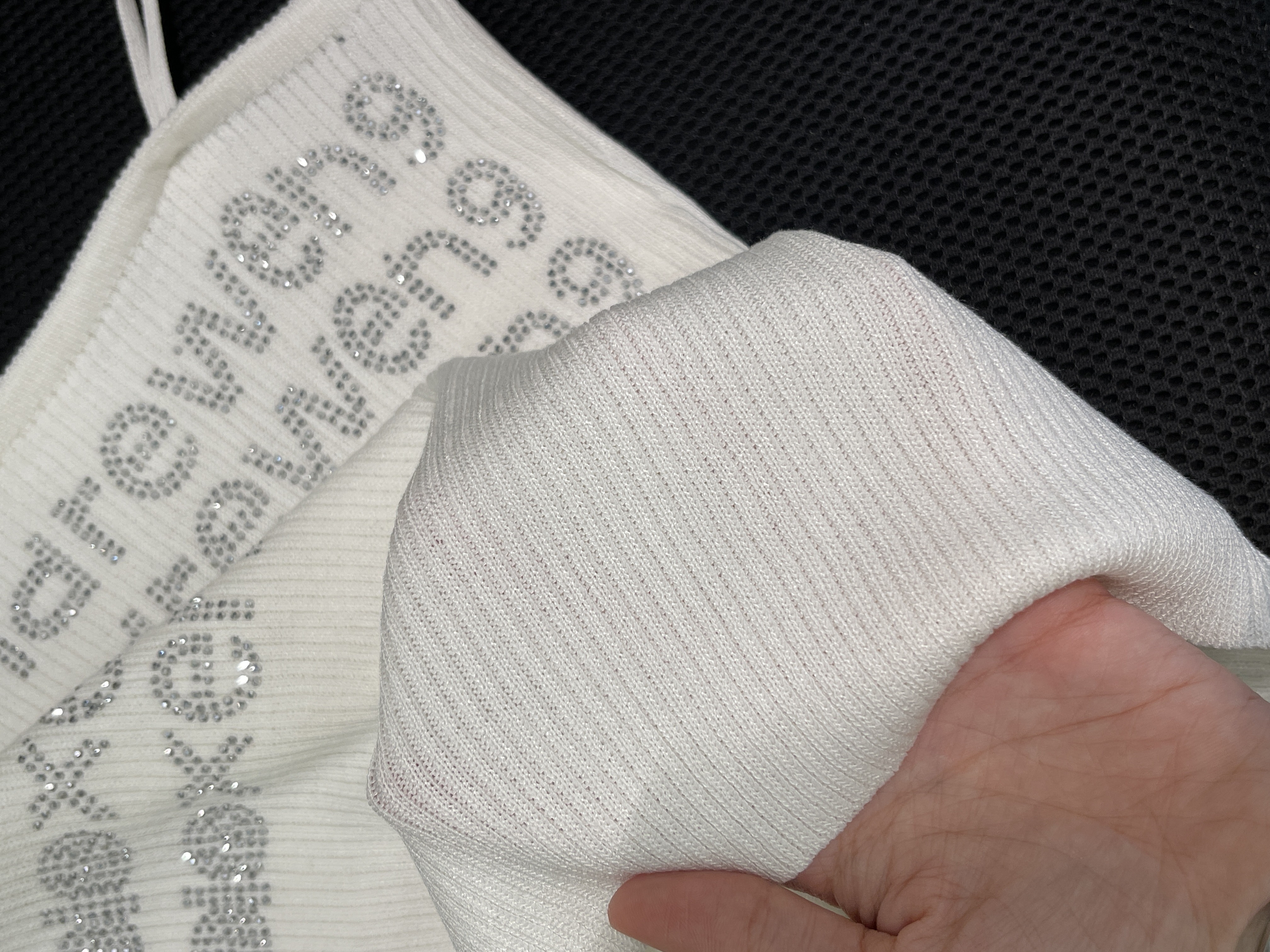 INS风亮片字母吊带内搭