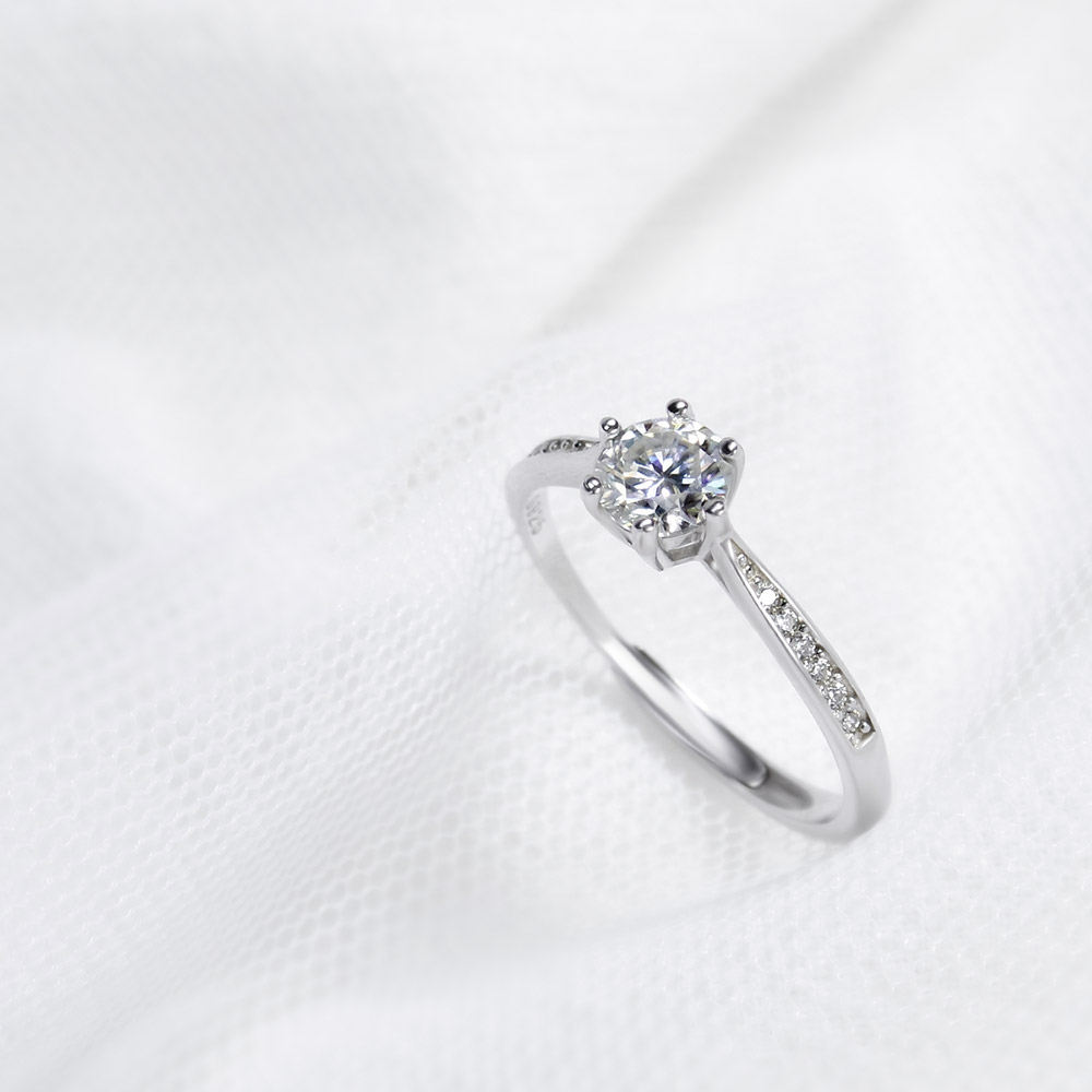 📦訂購 台灣限定 STORY 故事銀飾 浪漫約定 經典六爪莫桑石鑽戒 戒指