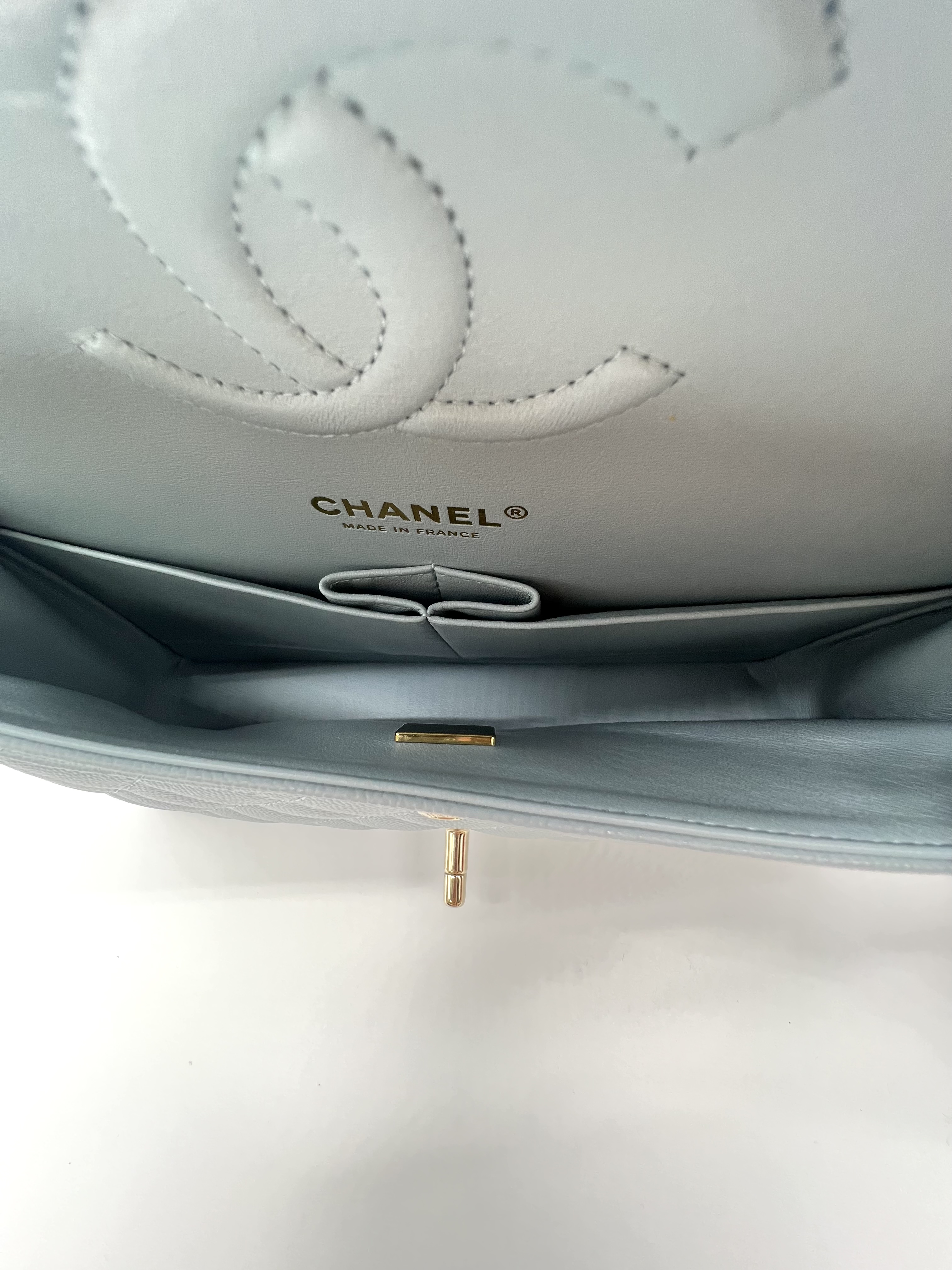 Chanel Small Classic Flap Handbag / Product Code: 26031707
