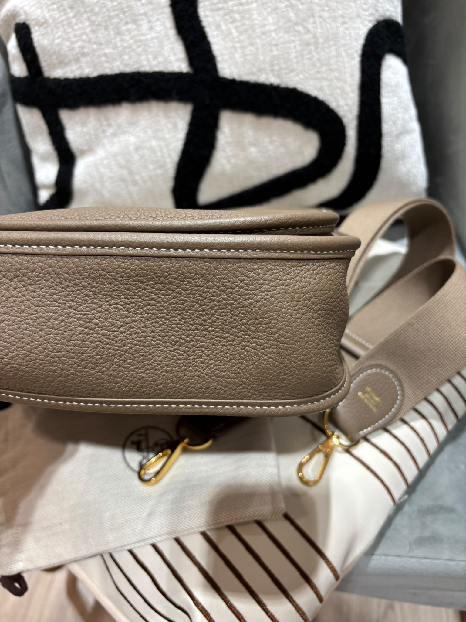 Hermes Evelyne 29 Stamp D Etoupe 大象灰金扣 100%Authentic, 98%New ✅Dust bag✅Box