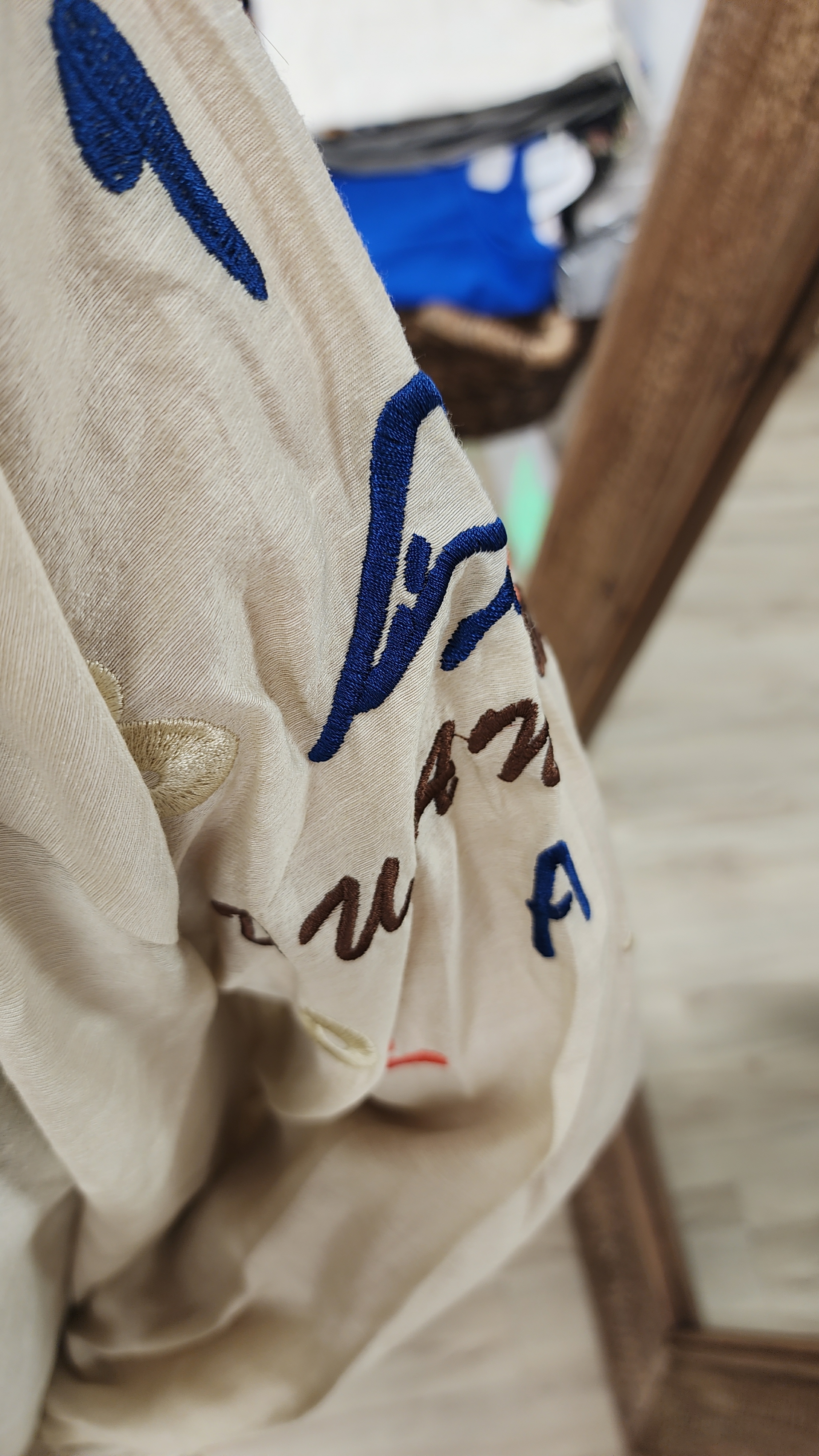 台灣品牌香檳金刺繡袖圓領衫