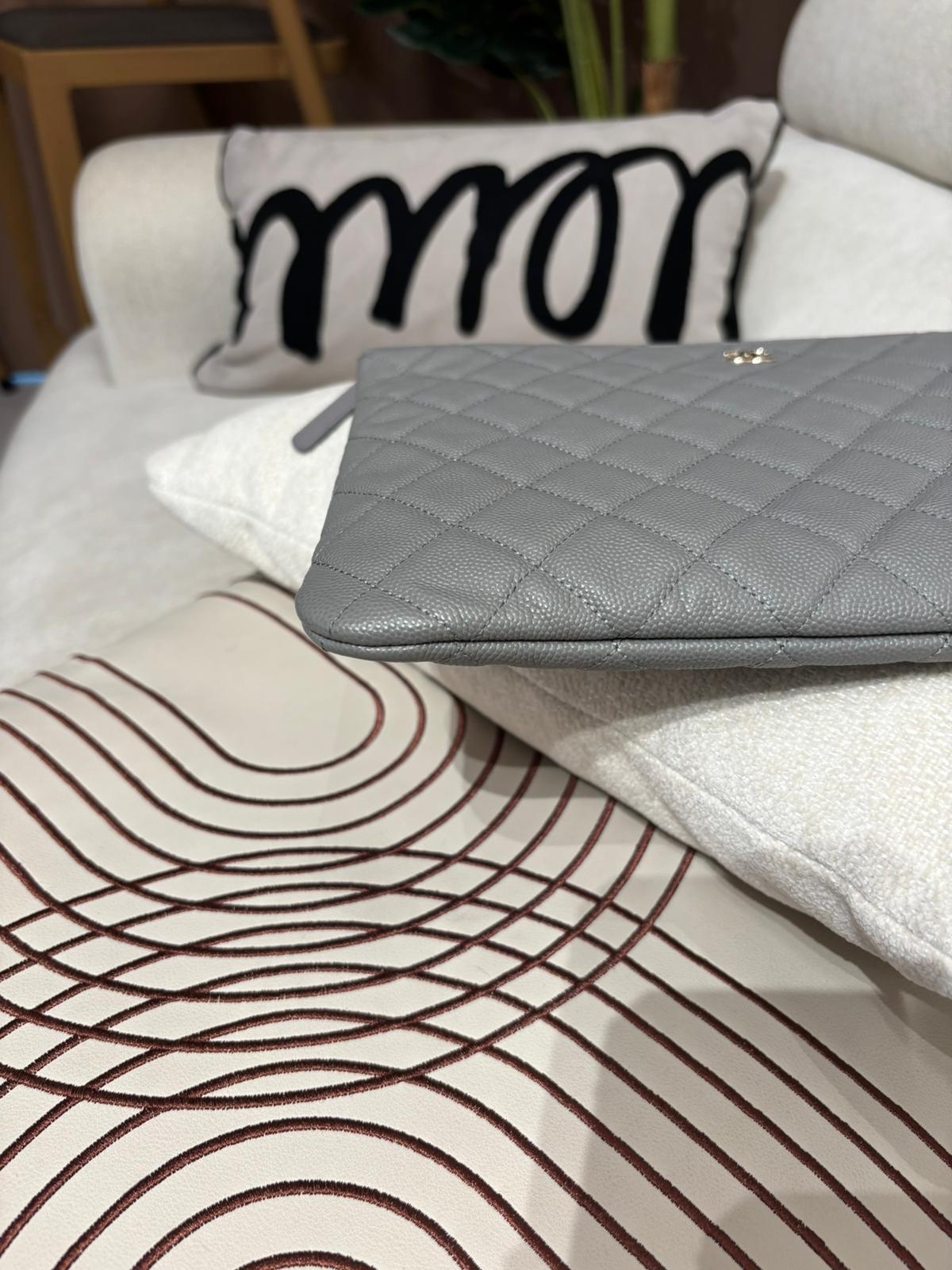 Chanel clutch 晶片灰色荔枝牛皮 100%Authentic , 98%new ✅晶片貼✅dust bag✅box 