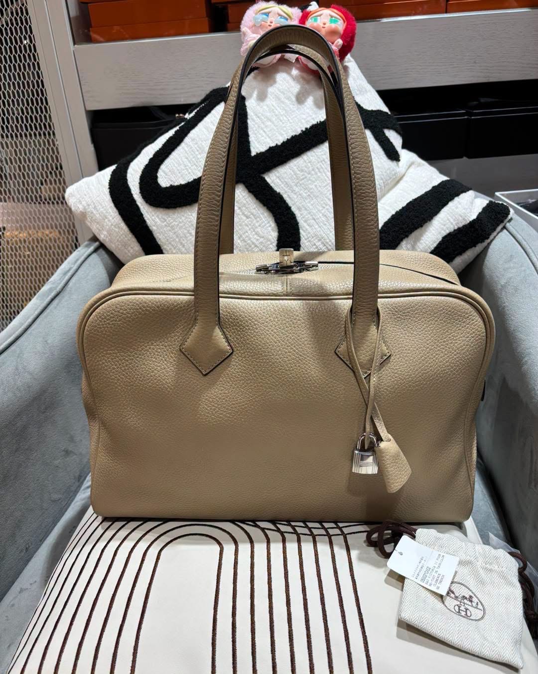 Hermes Victoria 35 STAMP X 風衣灰  100%Authentic, 98%new  ✅key lock ✅dust bag  
