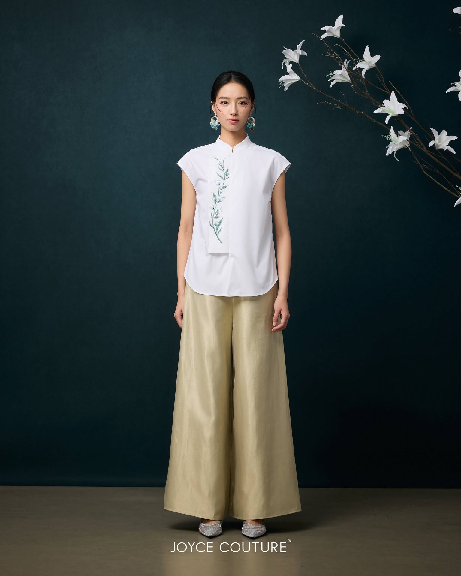 风铃花刺绣立领上衣  T0758