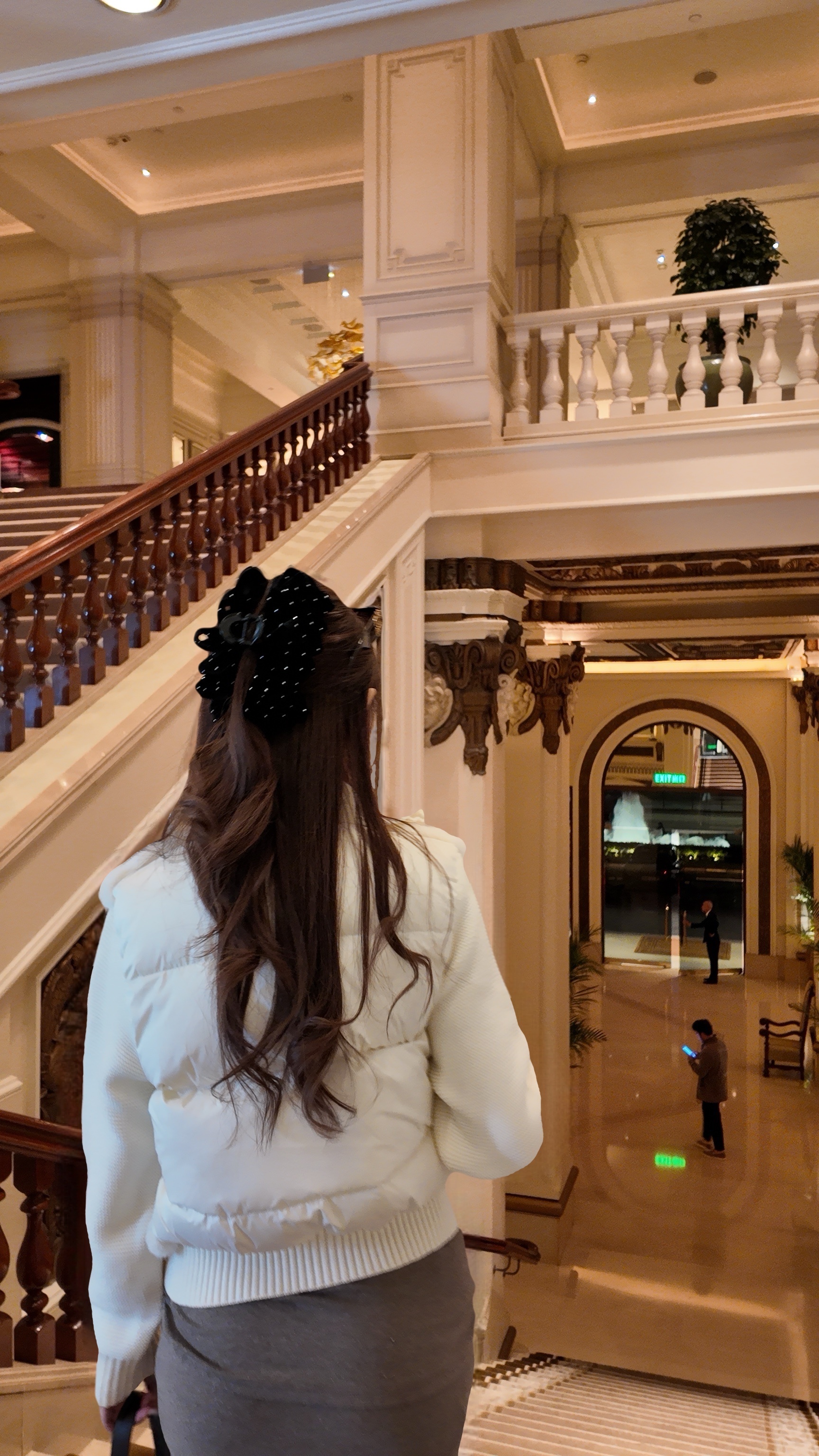 收藏款！氣質白色拼接羽絨 **Special price** 