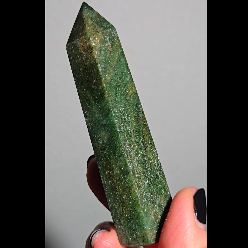 Sparkly green mica fuchsite tower - MCA63