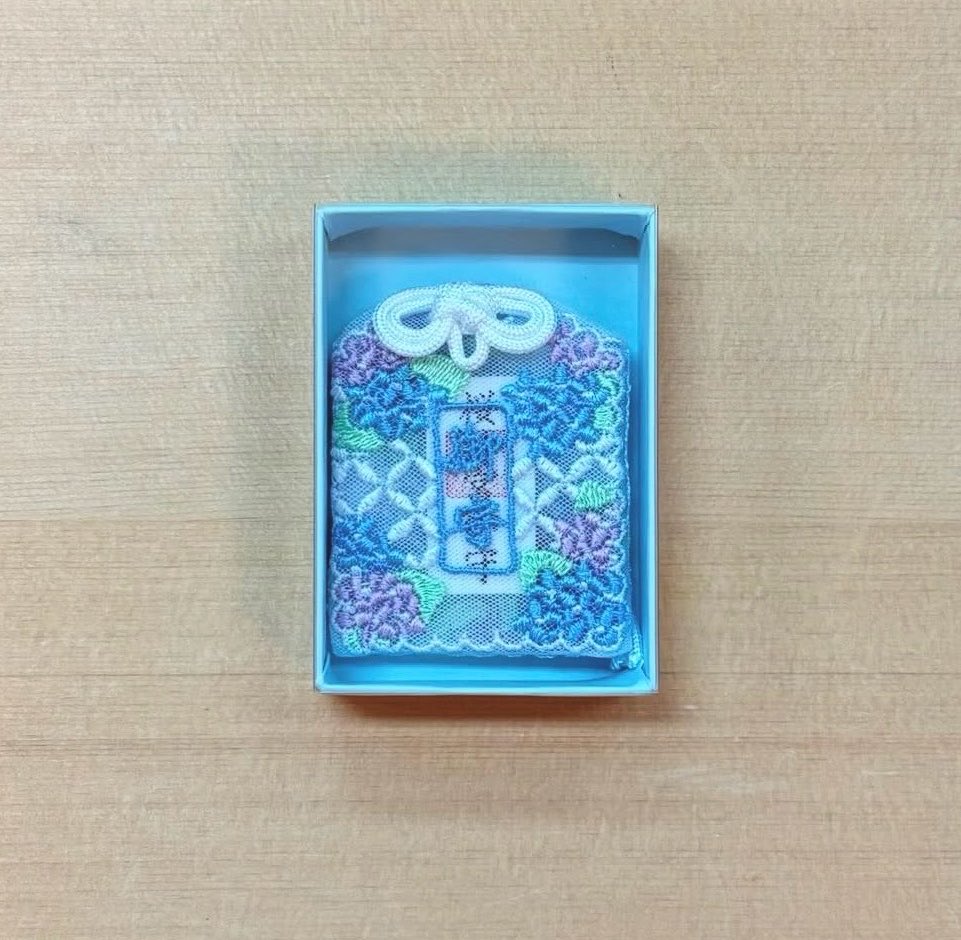 《Pre-Order》(期間限定) 紫陽花御守 あじさいレースお守｜櫻神宮