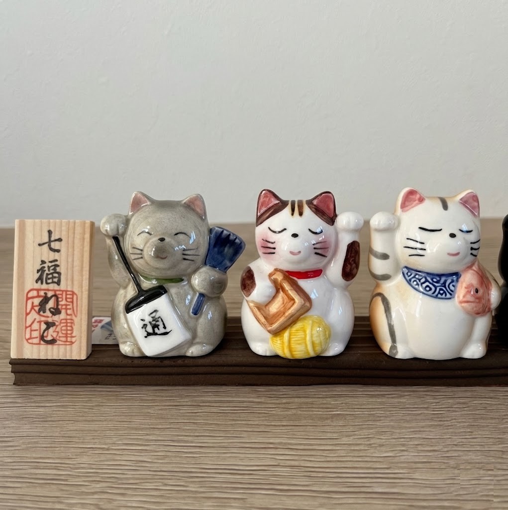 🔥🔥【日本製《瀨戶燒》連木板七福神招財貓吉祥擺設】