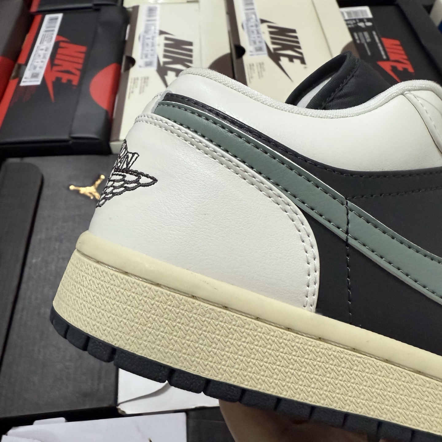 Nike Air Jordan 1 Low "Jade Smoke" DC0774-001