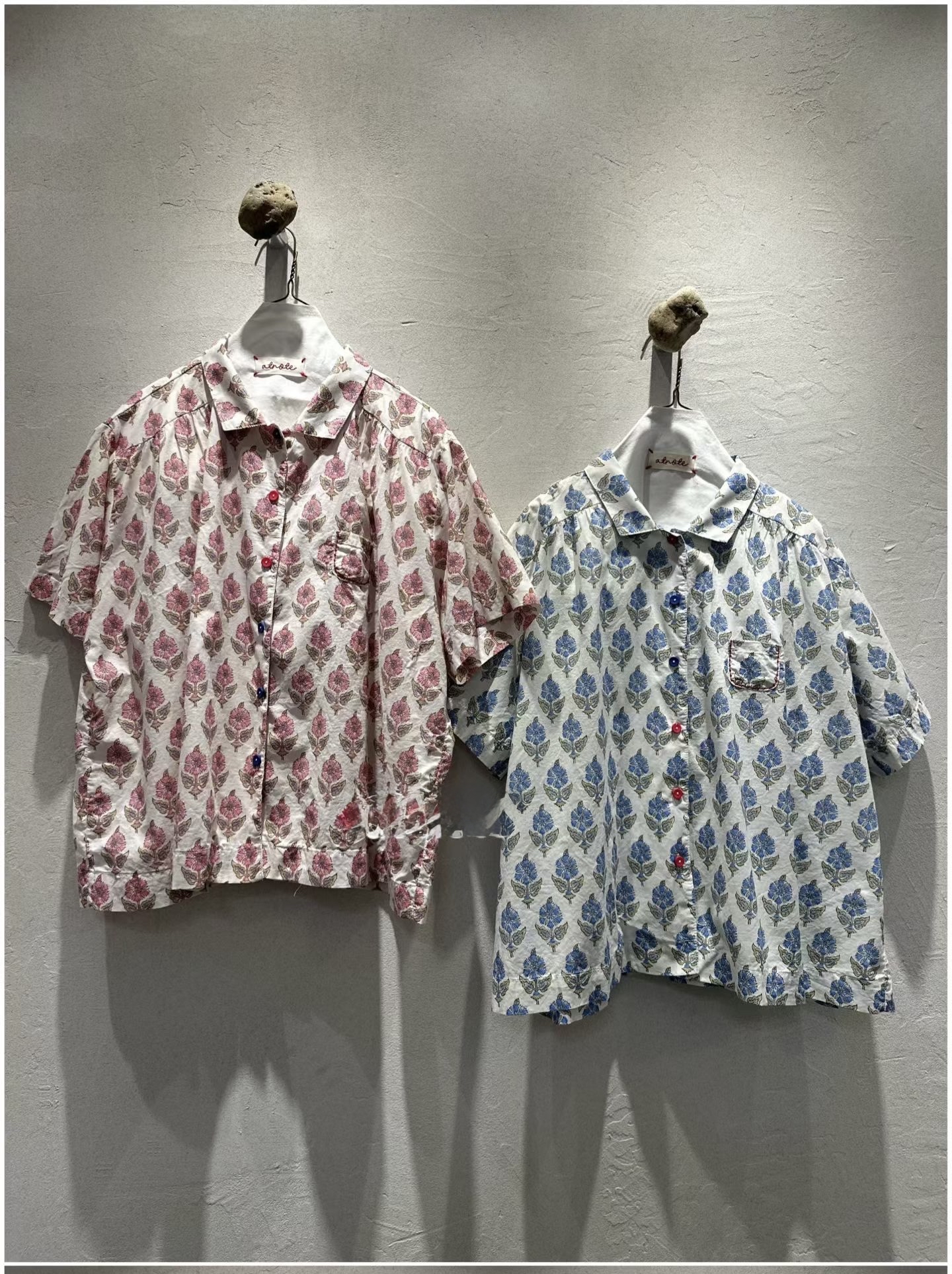 AT ON 復古花布小領恤