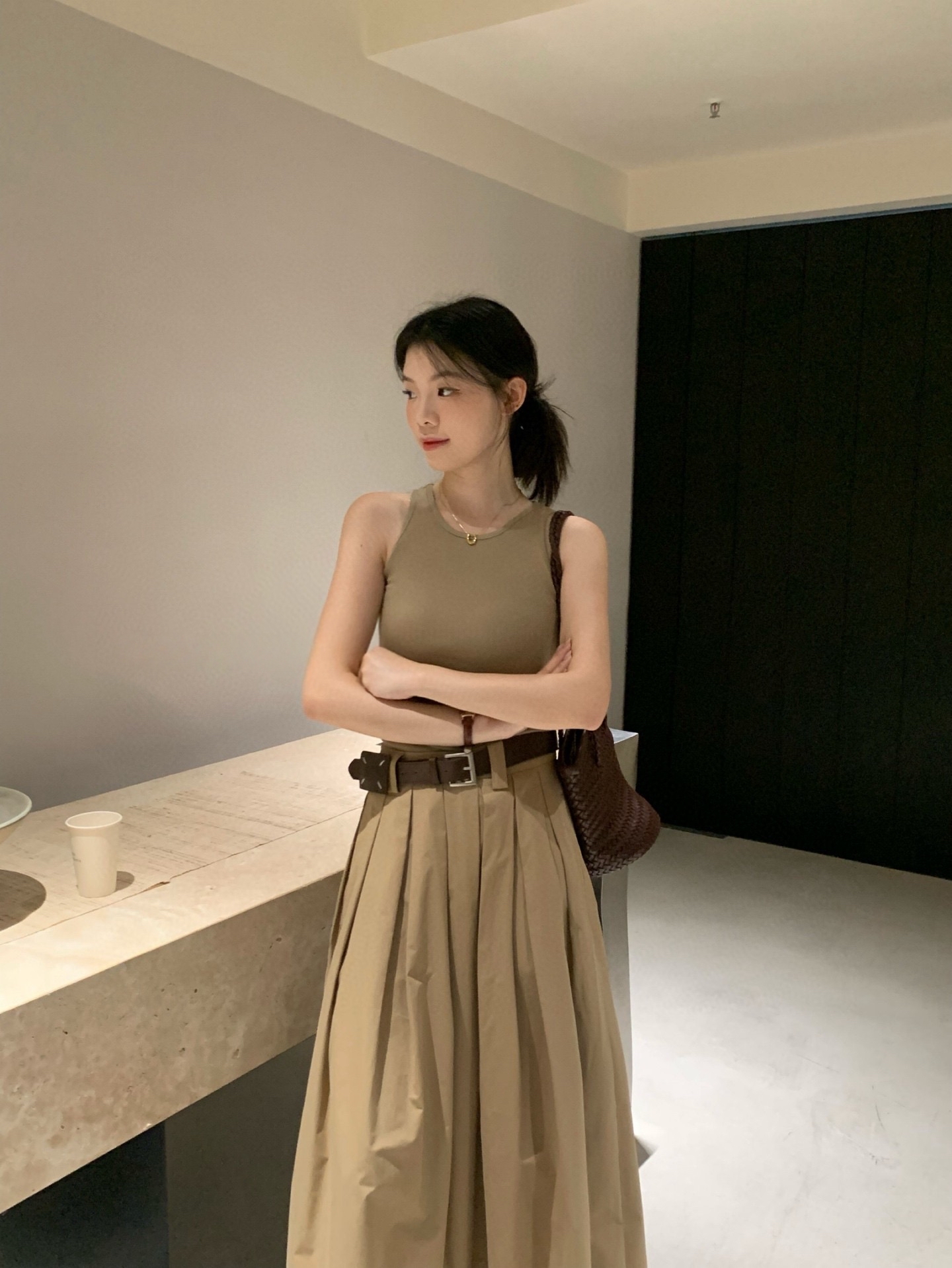 Victoria Tank Top + A-line Pleated Maxi Skirt 极简风圆领背心+百褶大摆半身裙两件套(附送腰带) (3 Colours)