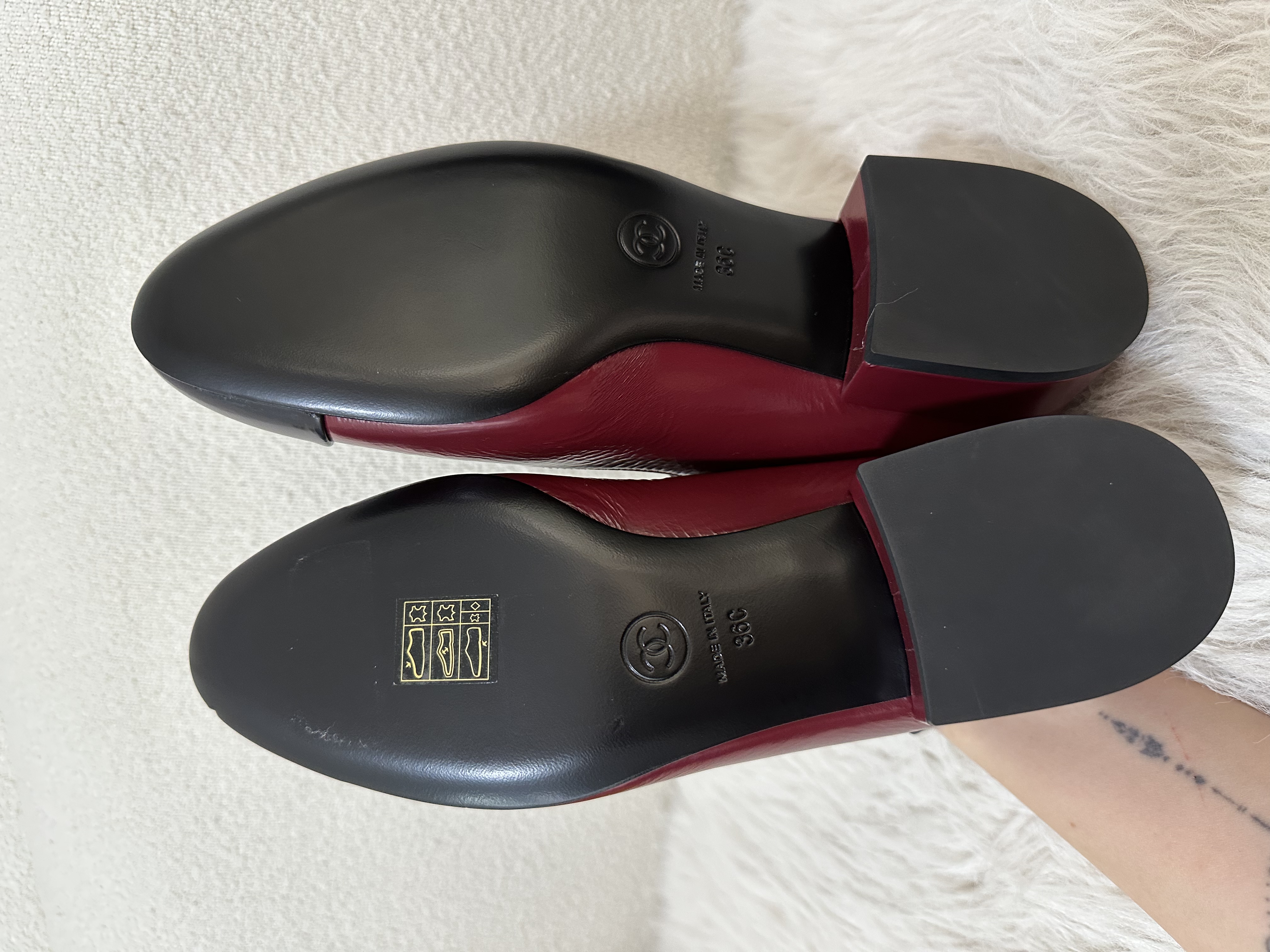 Unused Item Chanel Shiny Goatskin Cap Toe Mary Jane Pumps/ Product Code: 26022136