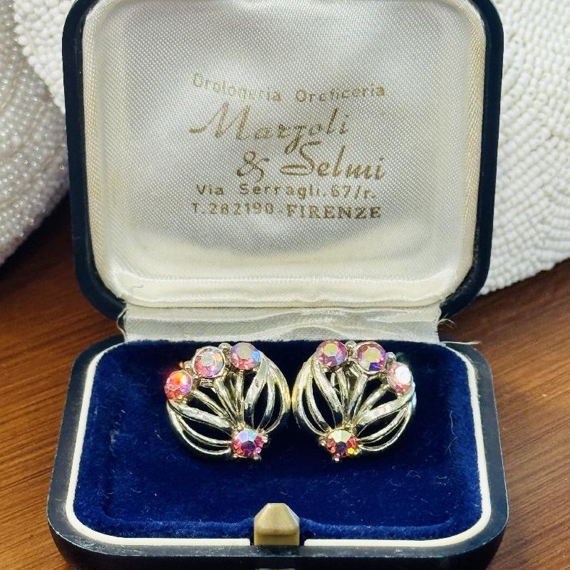 Vintage 1950s New Old Stock Canada Silver Tone Floral Rhinestone Screw-back Earrings (MT1579-2)