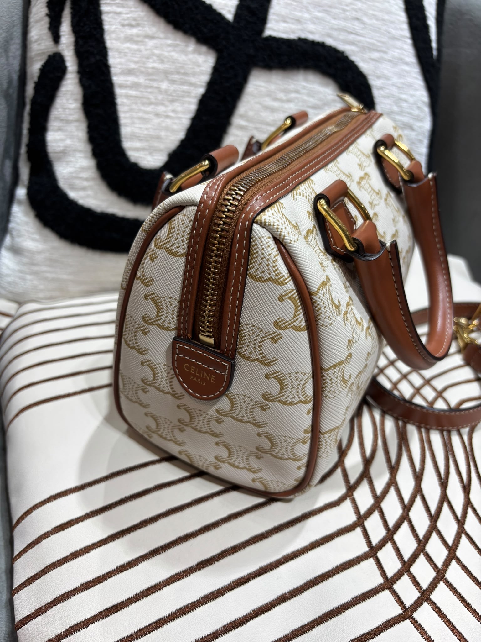 CELINE Triomphe Small Boston 2way bag 100%authentic, 95%New ✅Dust bag