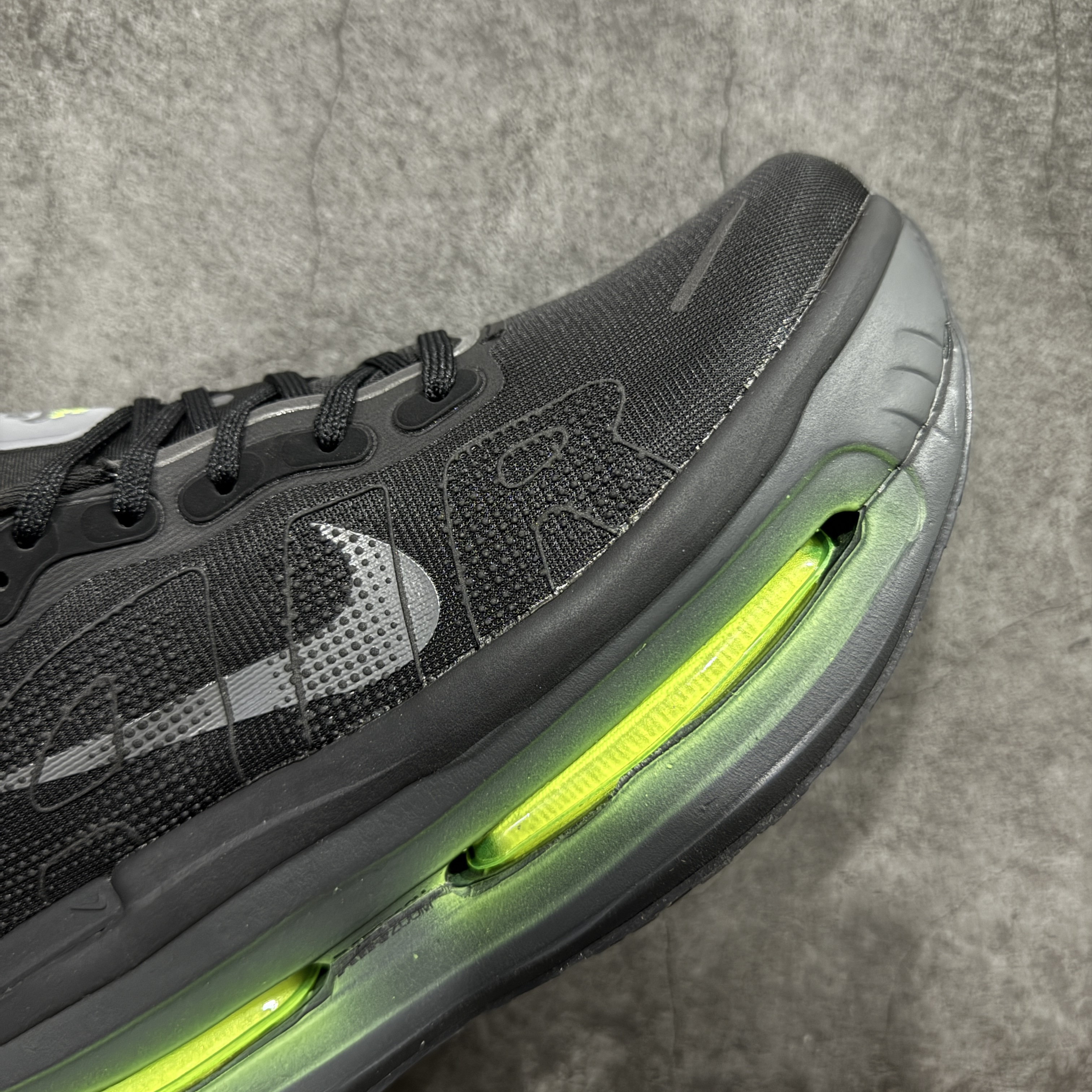 Nike Vomero Premium HQ2050-001