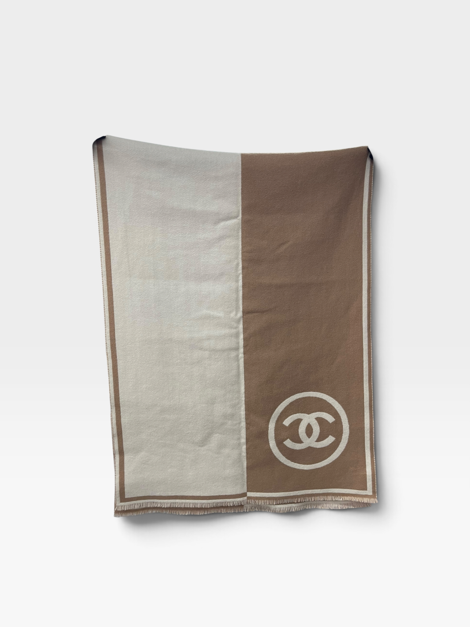 Pre-Owned CHANEL Cashmere CC Fringe Stole Beige White / Product Code: 090201