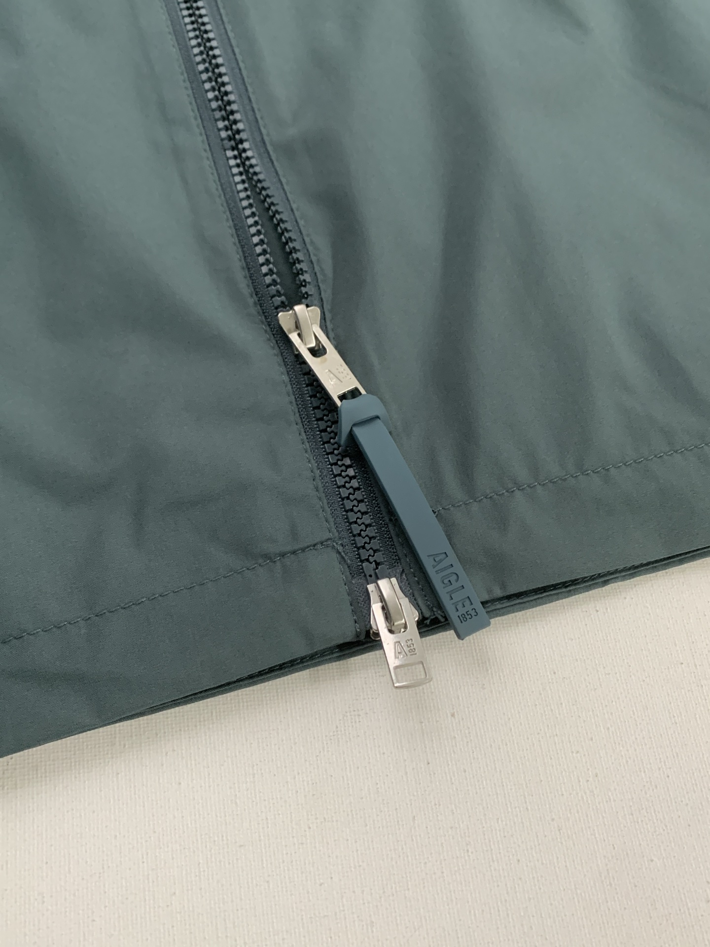 法國 AIGLE 防風防雨連帽拉鍊外套