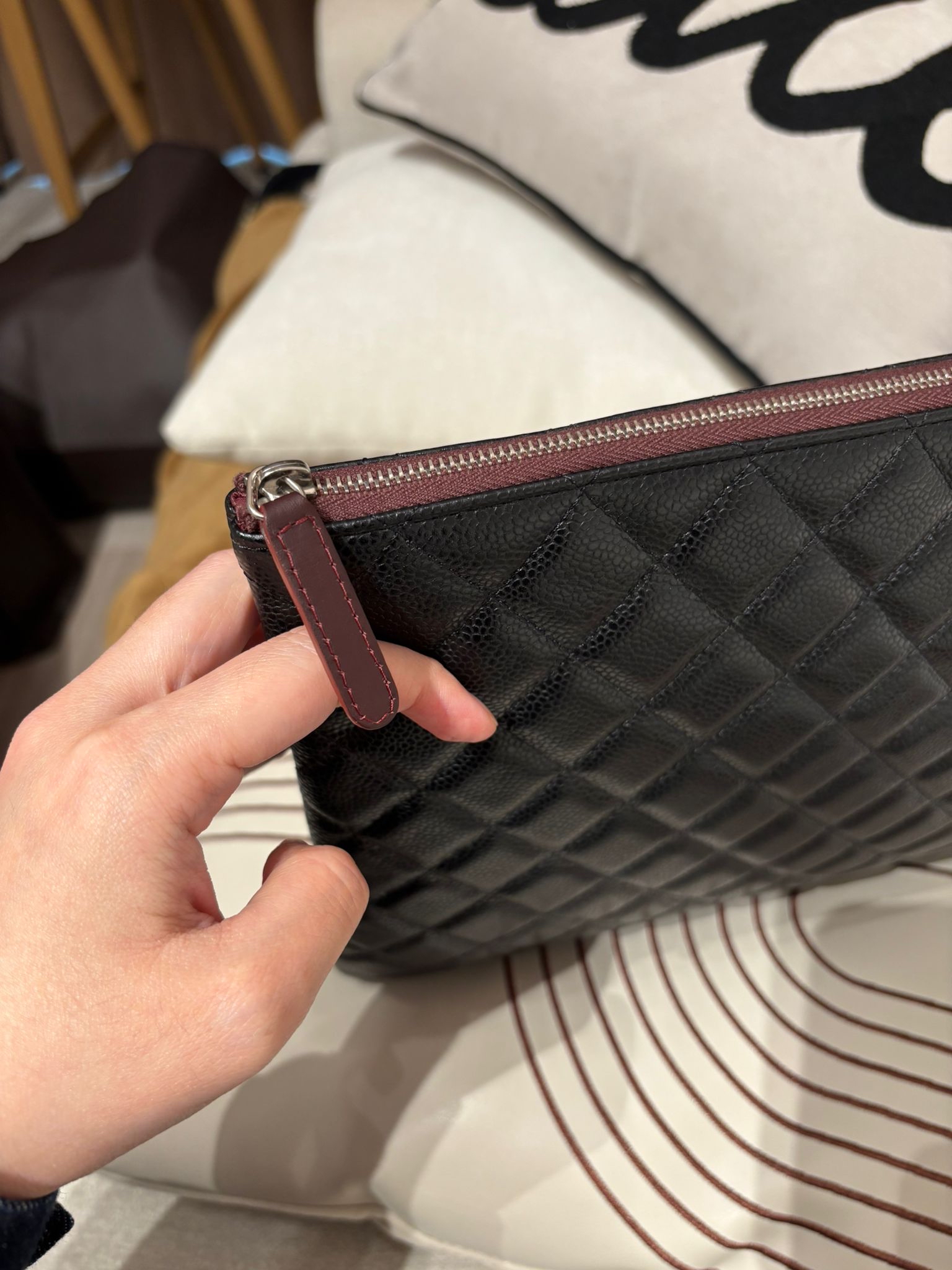 Chanel clutch bag 黑色荔枝牛皮銀扣 100%Authentic ,98%new ✅CARD✅塵袋