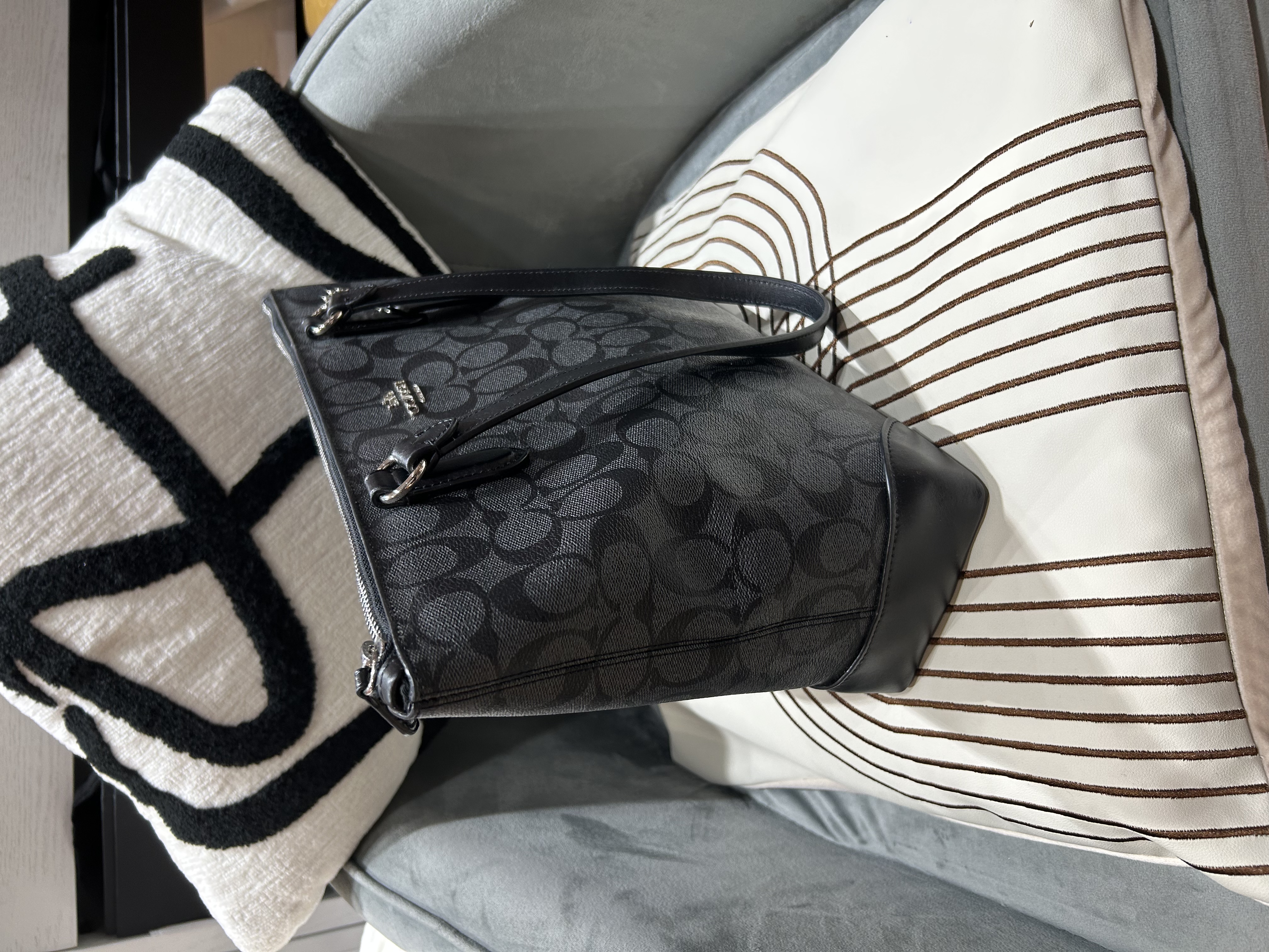 Coach tote bag shoulder bag Black 100%Authentic ,95%new