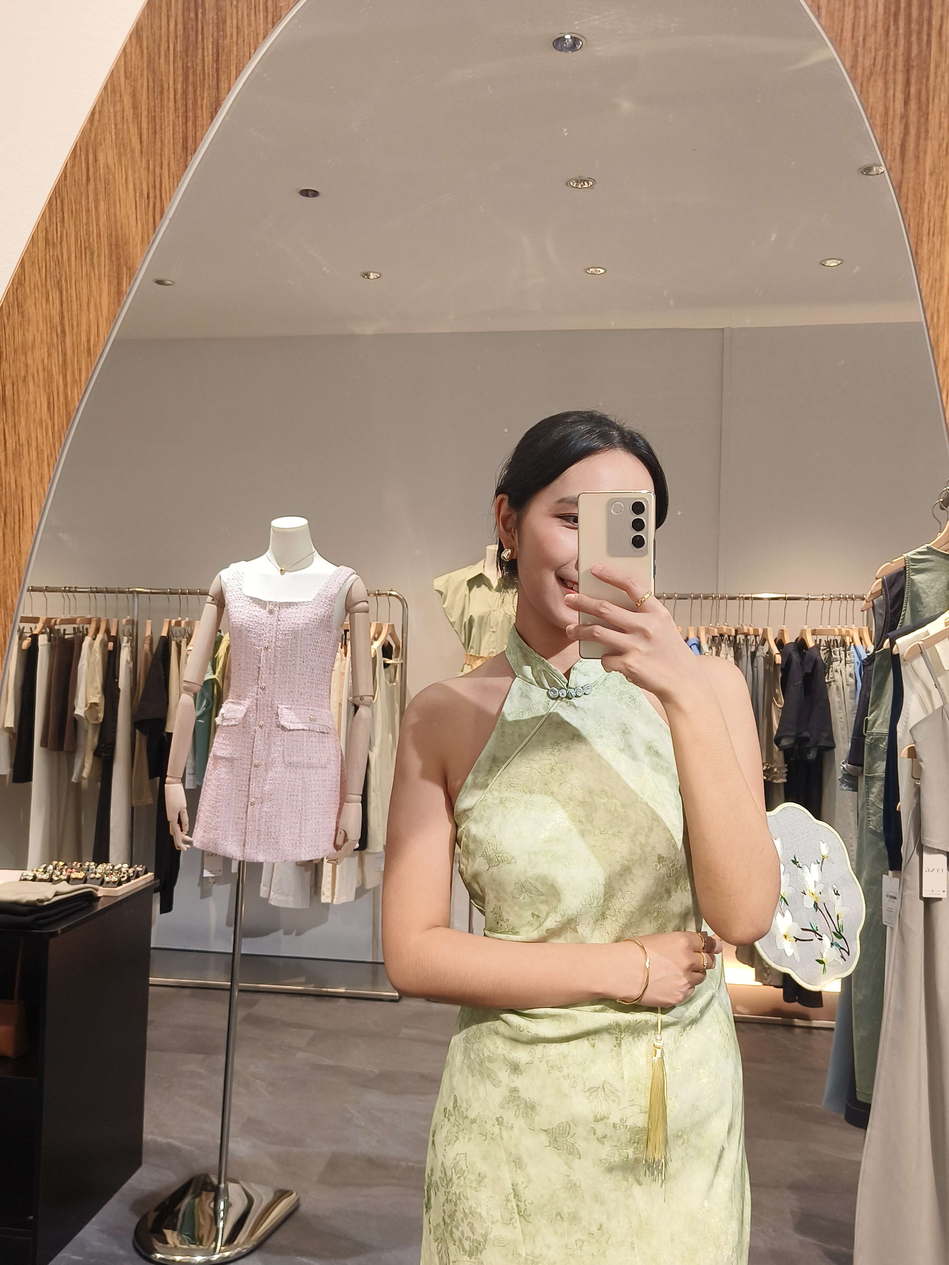 绿色新中式挂脖收腰长裙