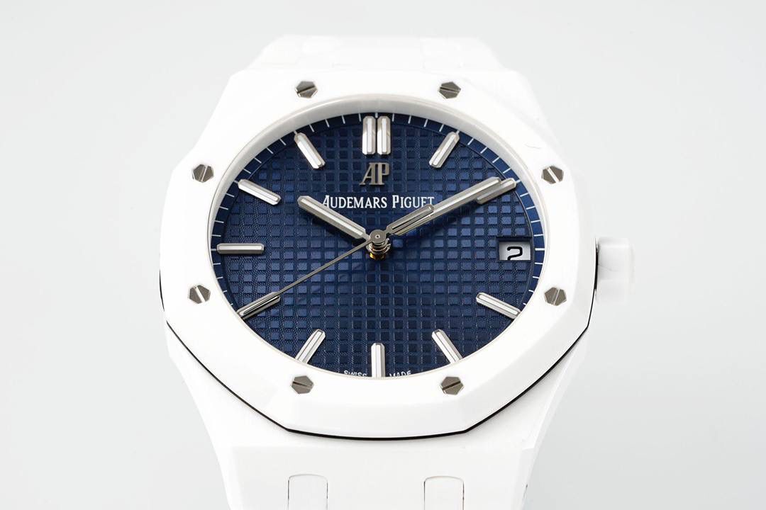 🚀新品爱彼15500全陶瓷款式全新到货，凭借陶瓷材质与cal.4302一体机复杂功能的结合，成为工艺与创新的典范，既延续了皇家橡树的经典美学，又突破传统材质限制，堪称现代高级制表的标杆之作