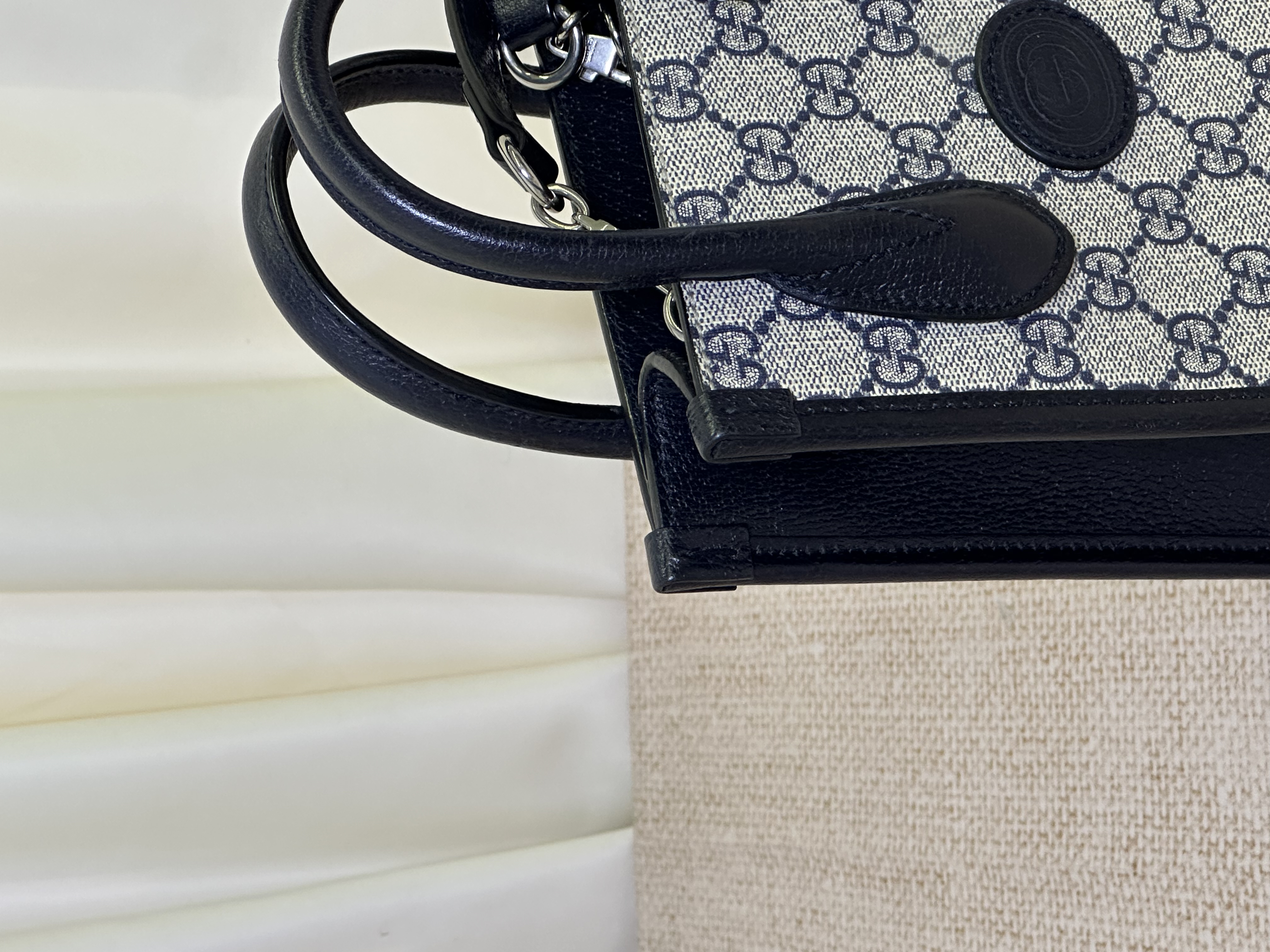 Pre owned Gucci Interlocking G Mini Tote / Product Code: 26031022