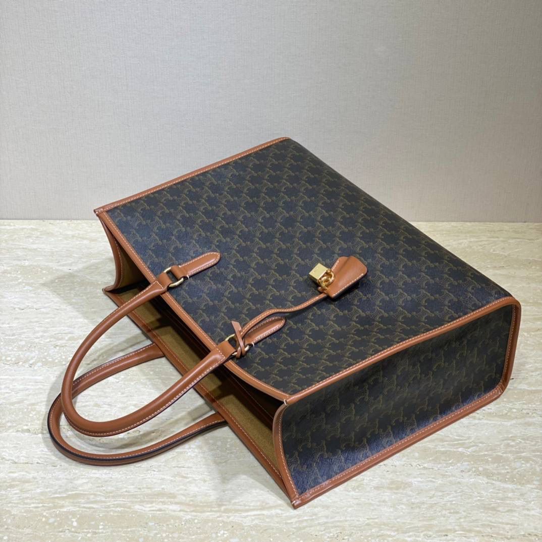 🔥大货实拍图 𝗖𝗘𝗟𝗜𝗡𝗘 ♥ 𝗧𝗥𝗜𝗢𝗠𝗣𝗛𝗘 𝗖𝗔𝗕𝗔𝗦 𝗧𝗢𝗧𝗘 型号：197912 尺寸：43*30*10cm